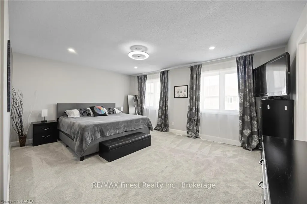Photo 4 of 815 Riverview Way, Kingston, Kingston East (Incl Barret Crt) — HOMEH