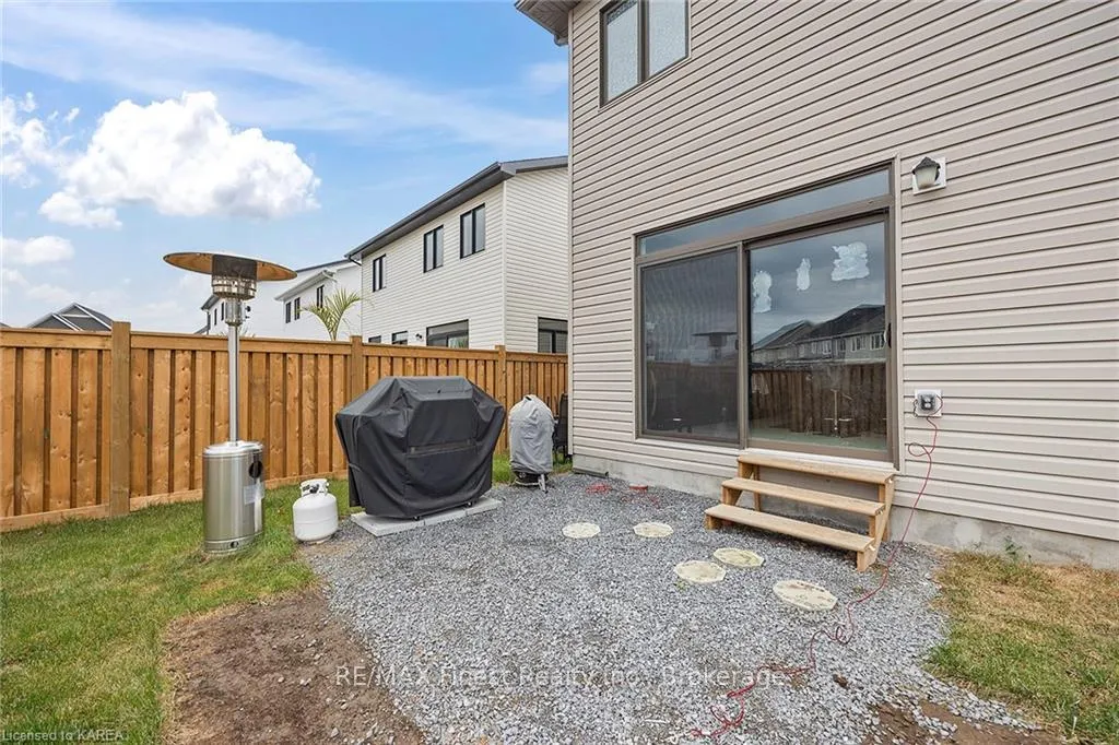 Photo 11 of 815 Riverview Way, Kingston, Kingston East (Incl Barret Crt) — HOMEH