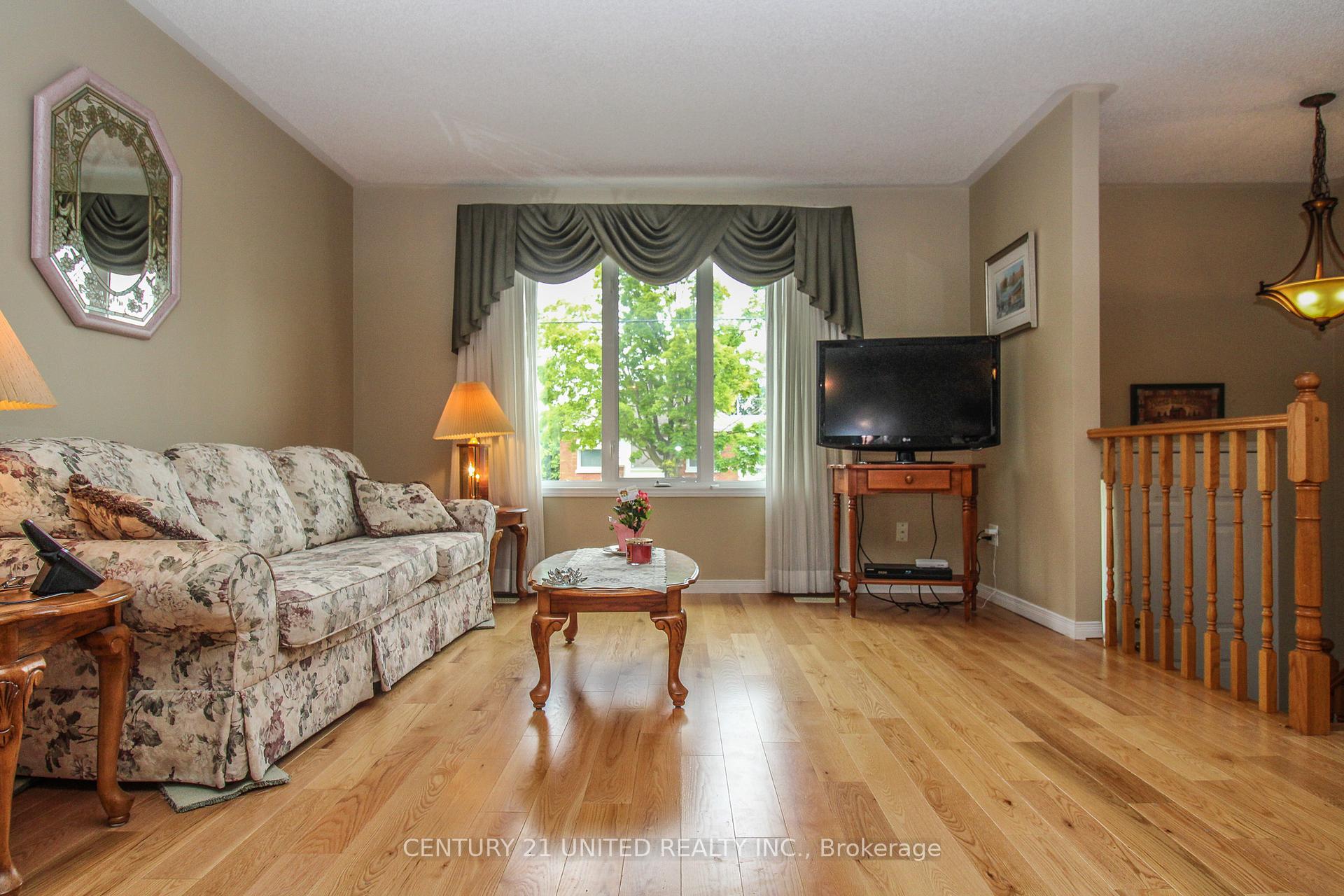 Photo 4 of 449 King George Street, Peterborough, Otonabee Ward 1 — HOMEH