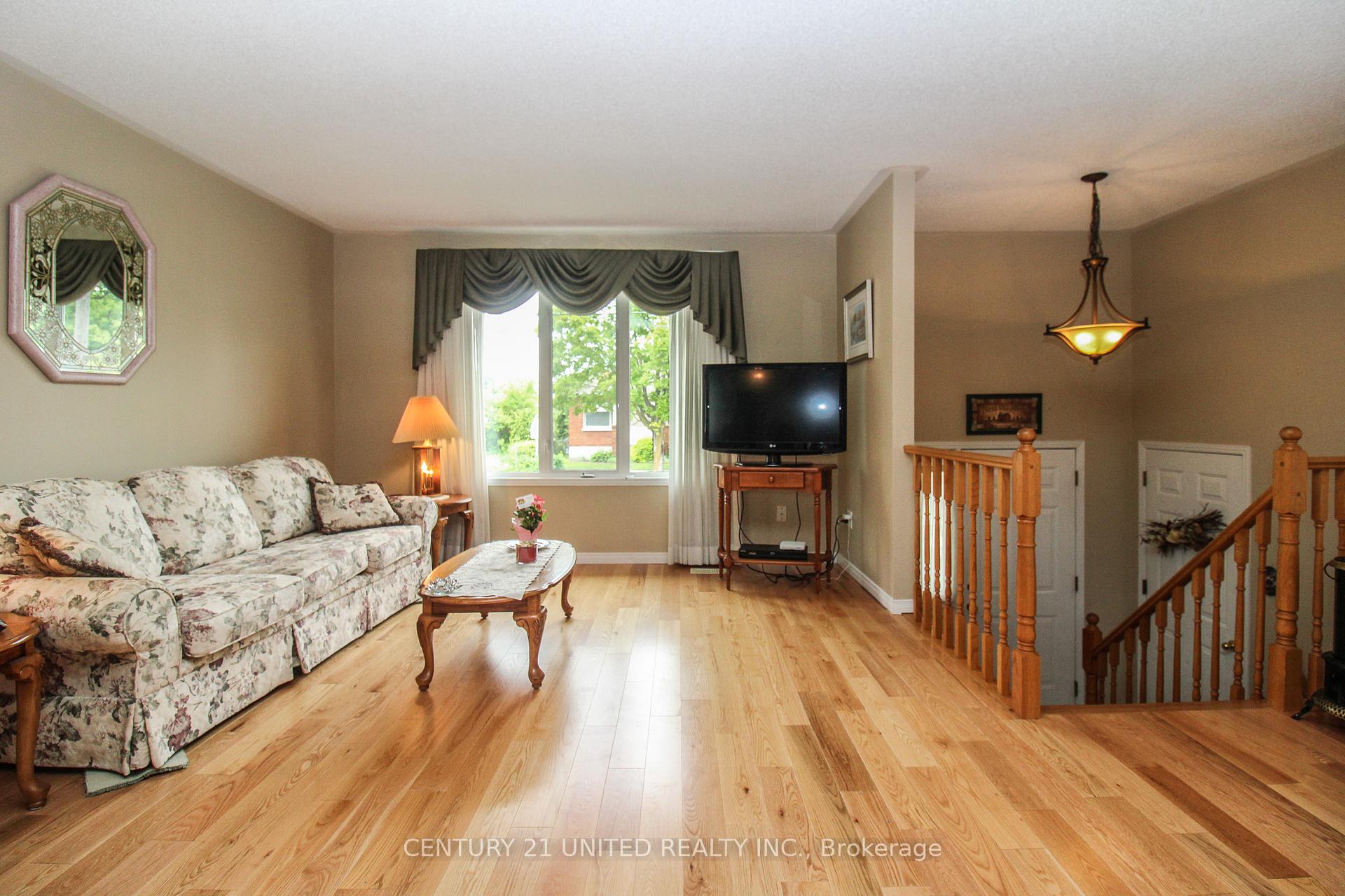 Photo 5 of 449 King George Street, Peterborough, Otonabee Ward 1 — HOMEH