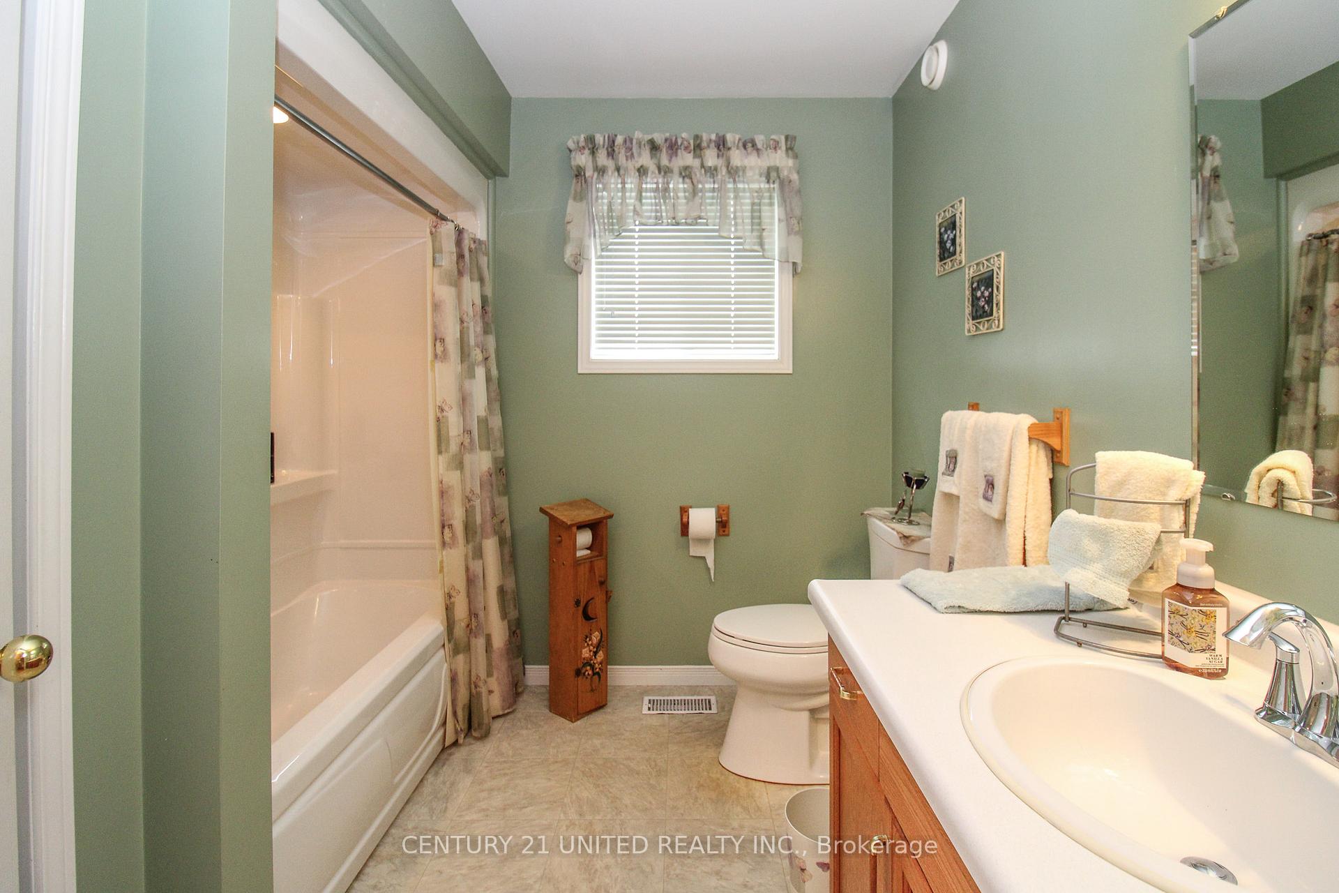 Photo 12 of 449 King George Street, Peterborough, Otonabee Ward 1 — HOMEH