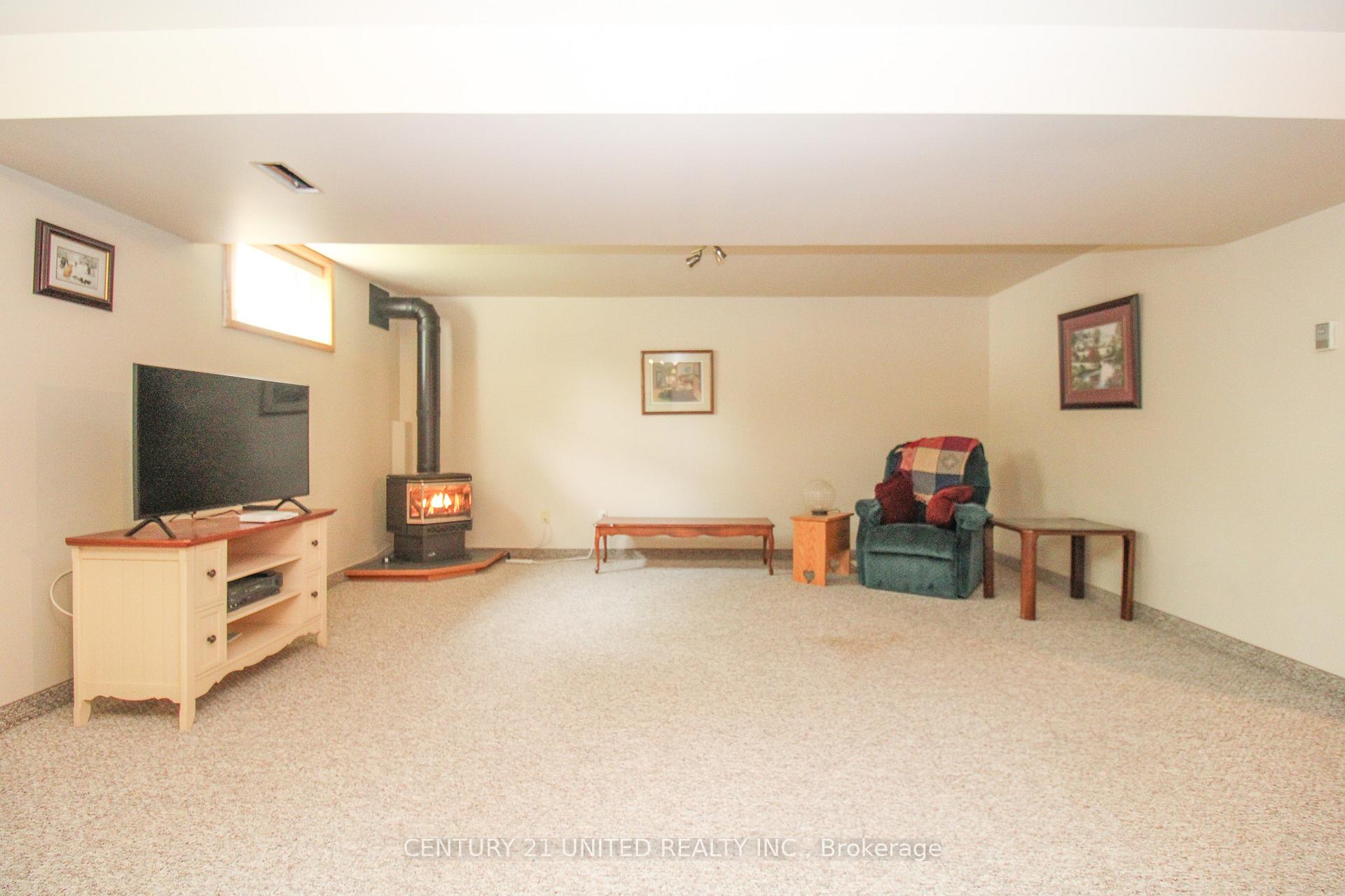 Photo 20 of 449 King George Street, Peterborough, Otonabee Ward 1 — HOMEH