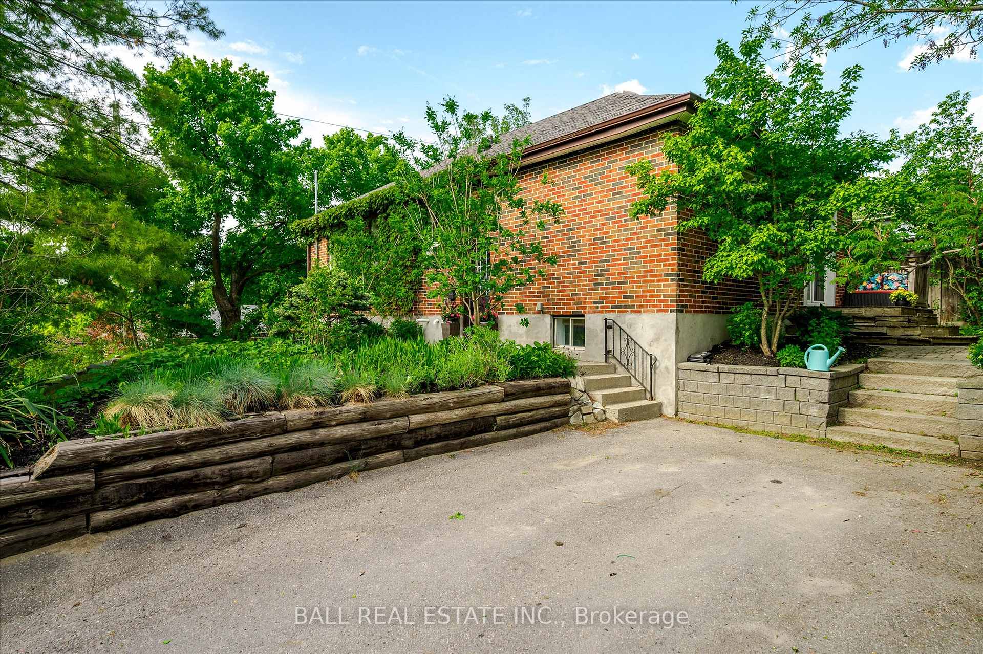 Photo 3 of 343 Euclid Avenue, Peterborough, Ashburnham Ward 4 — HOMEH
