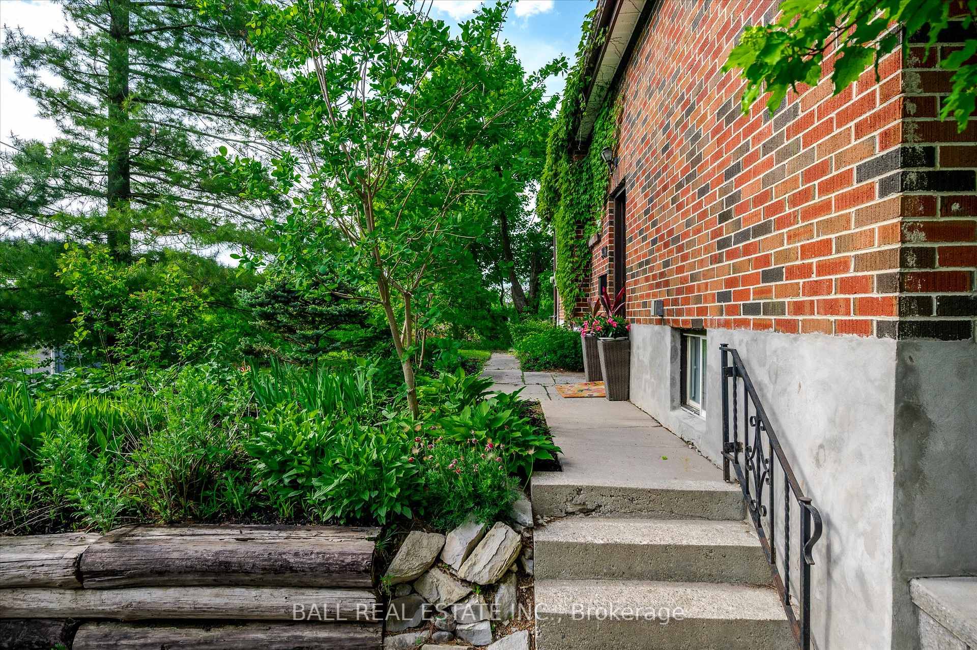 Photo 5 of 343 Euclid Avenue, Peterborough, Ashburnham Ward 4 — HOMEH