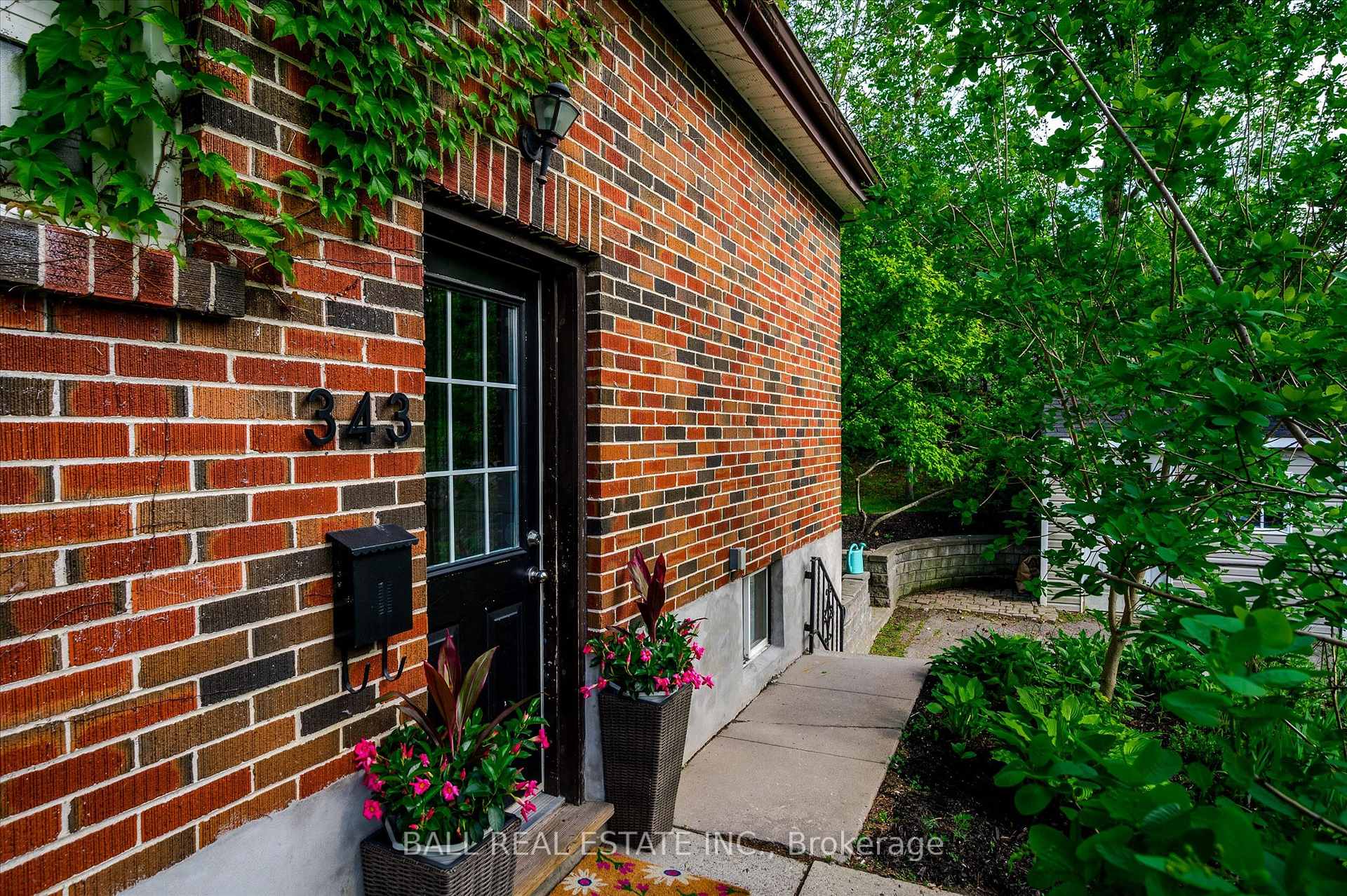 Photo 6 of 343 Euclid Avenue, Peterborough, Ashburnham Ward 4 — HOMEH