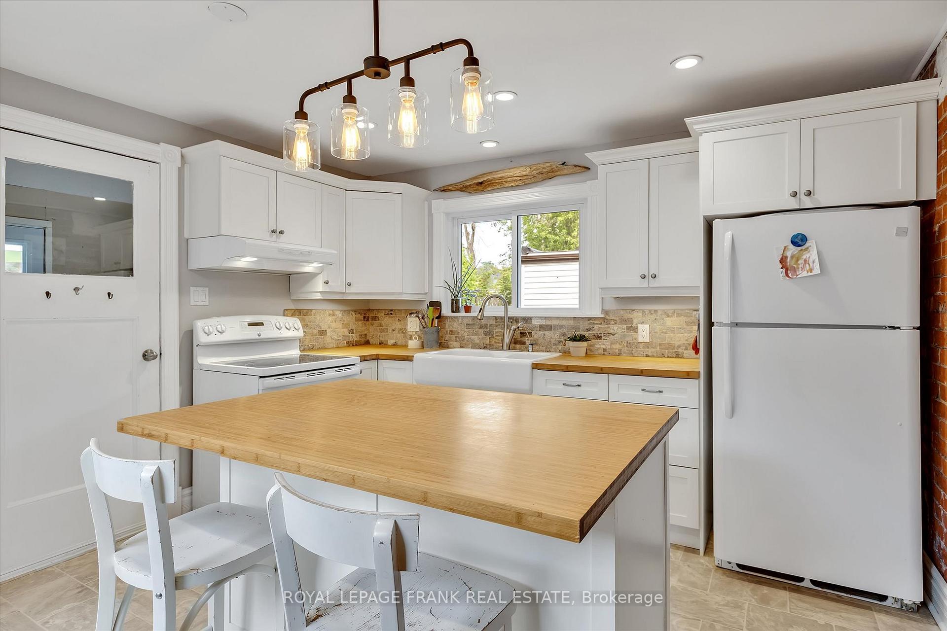 Photo 17 of 224 Munroe Avenue, Peterborough, Ashburnham Ward 4 — HOMEH