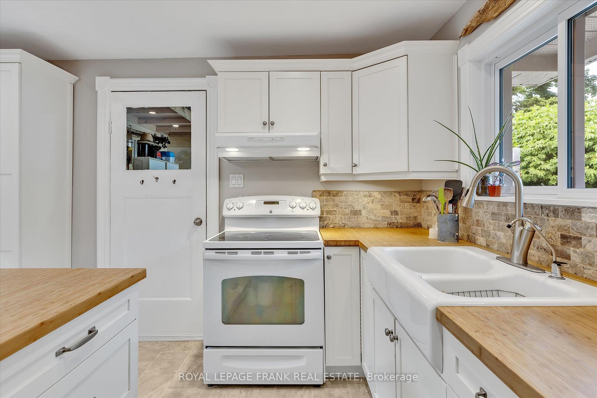 Photo 19 of 224 Munroe Avenue, Peterborough, Ashburnham Ward 4 — HOMEH