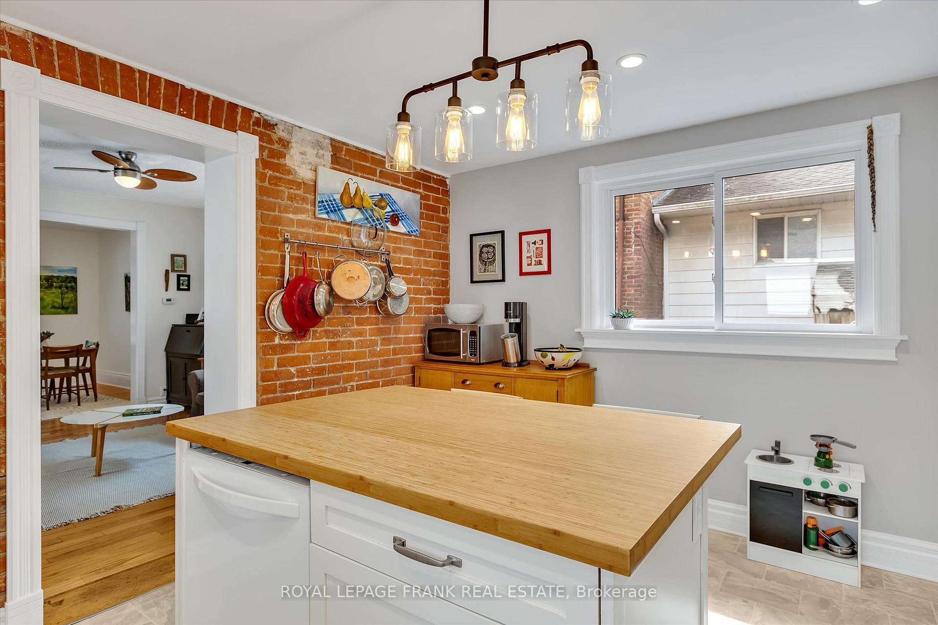 Photo 22 of 224 Munroe Avenue, Peterborough, Ashburnham Ward 4 — HOMEH