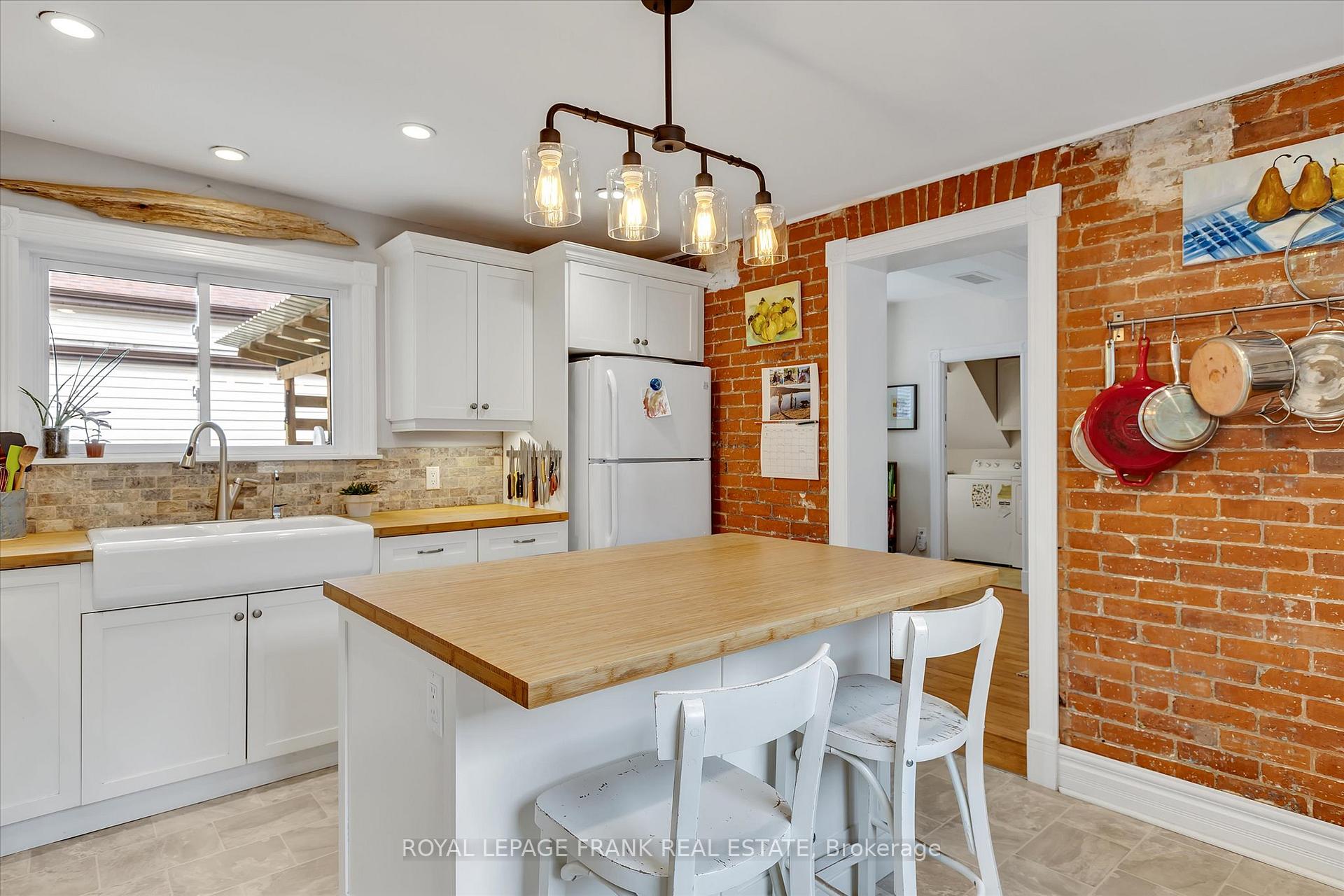 Photo 25 of 224 Munroe Avenue, Peterborough, Ashburnham Ward 4 — HOMEH