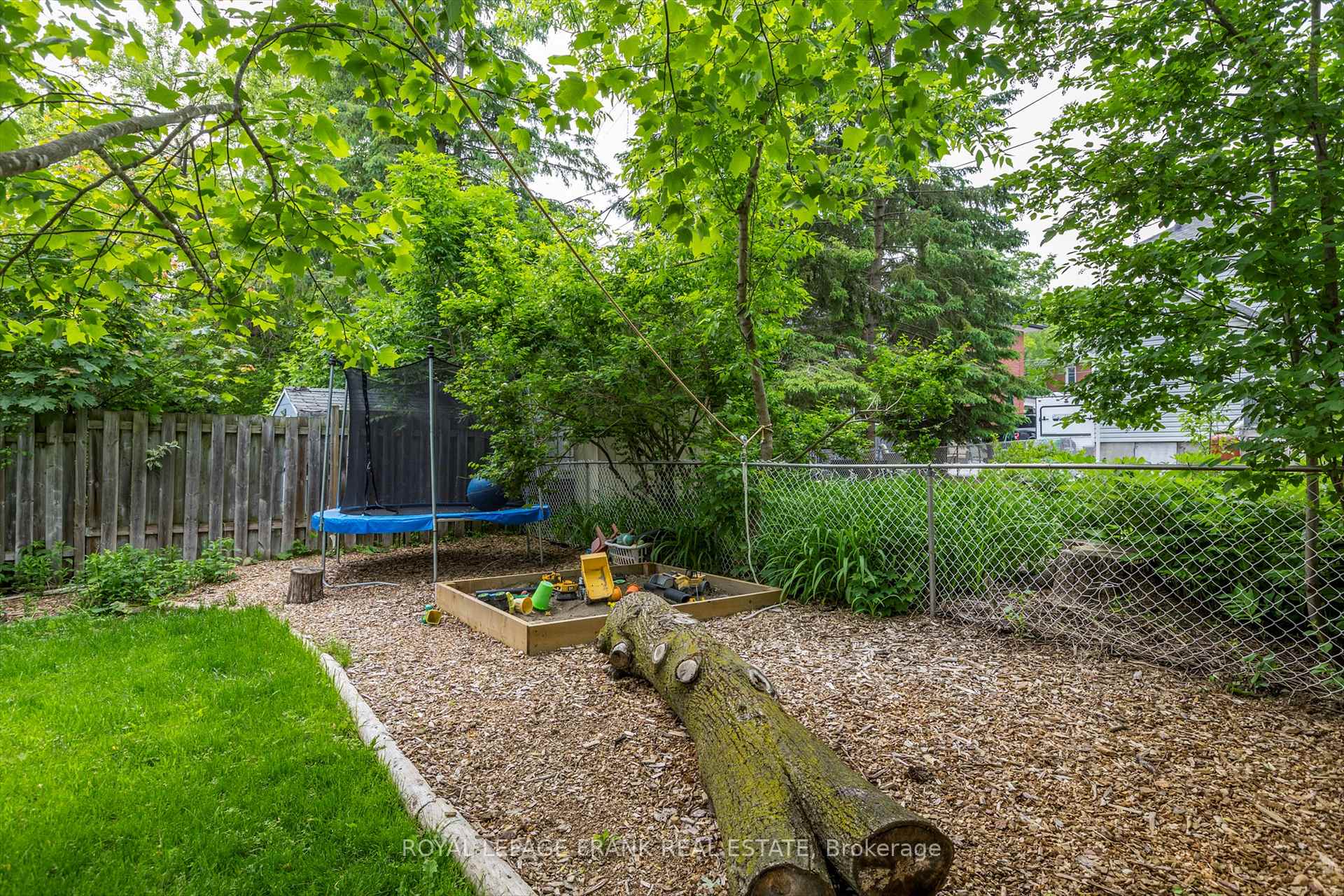 Photo 43 of 224 Munroe Avenue, Peterborough, Ashburnham Ward 4 — HOMEH