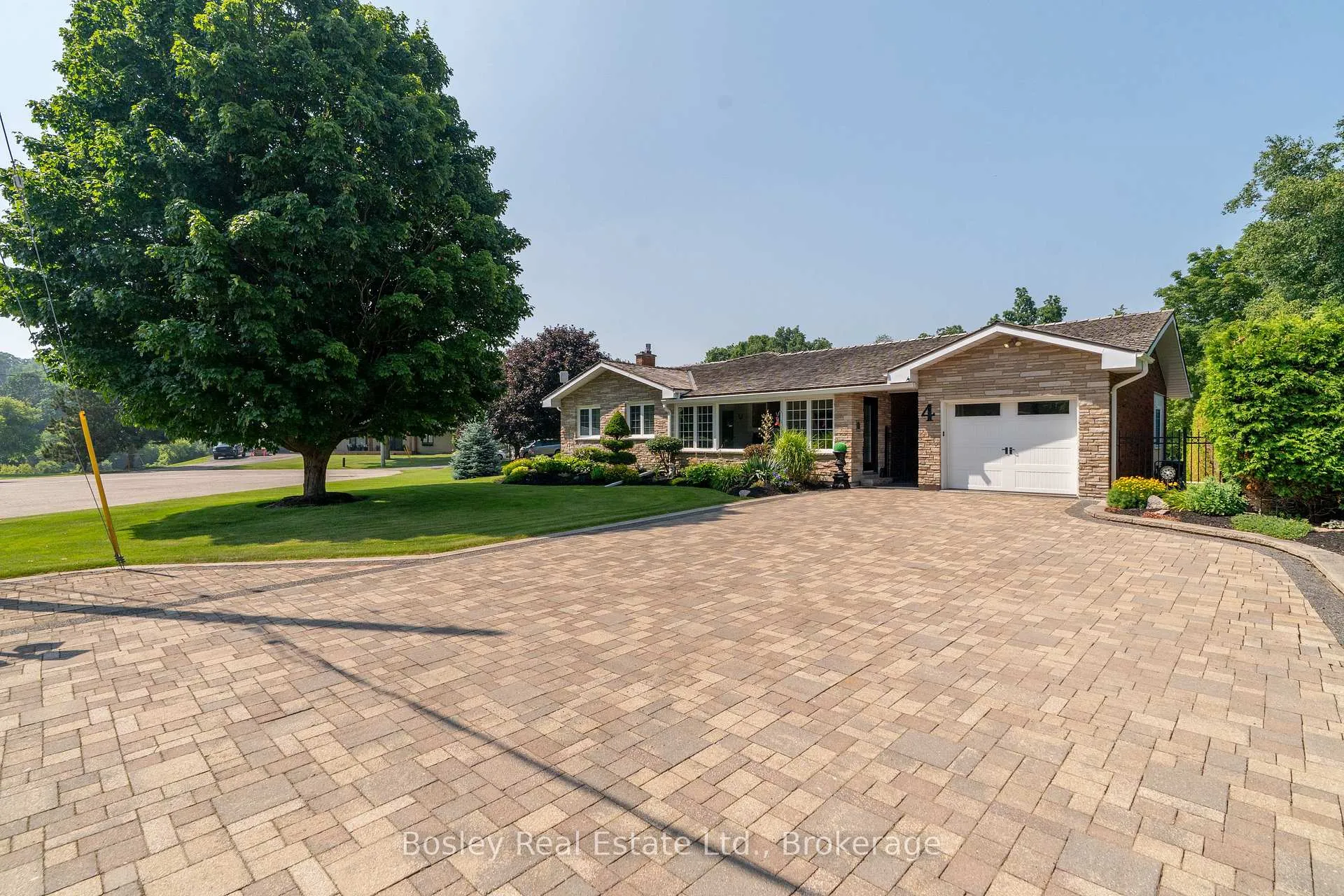 Photo 1 of 4 Colonial Drive, North Dumfries — HOMEH