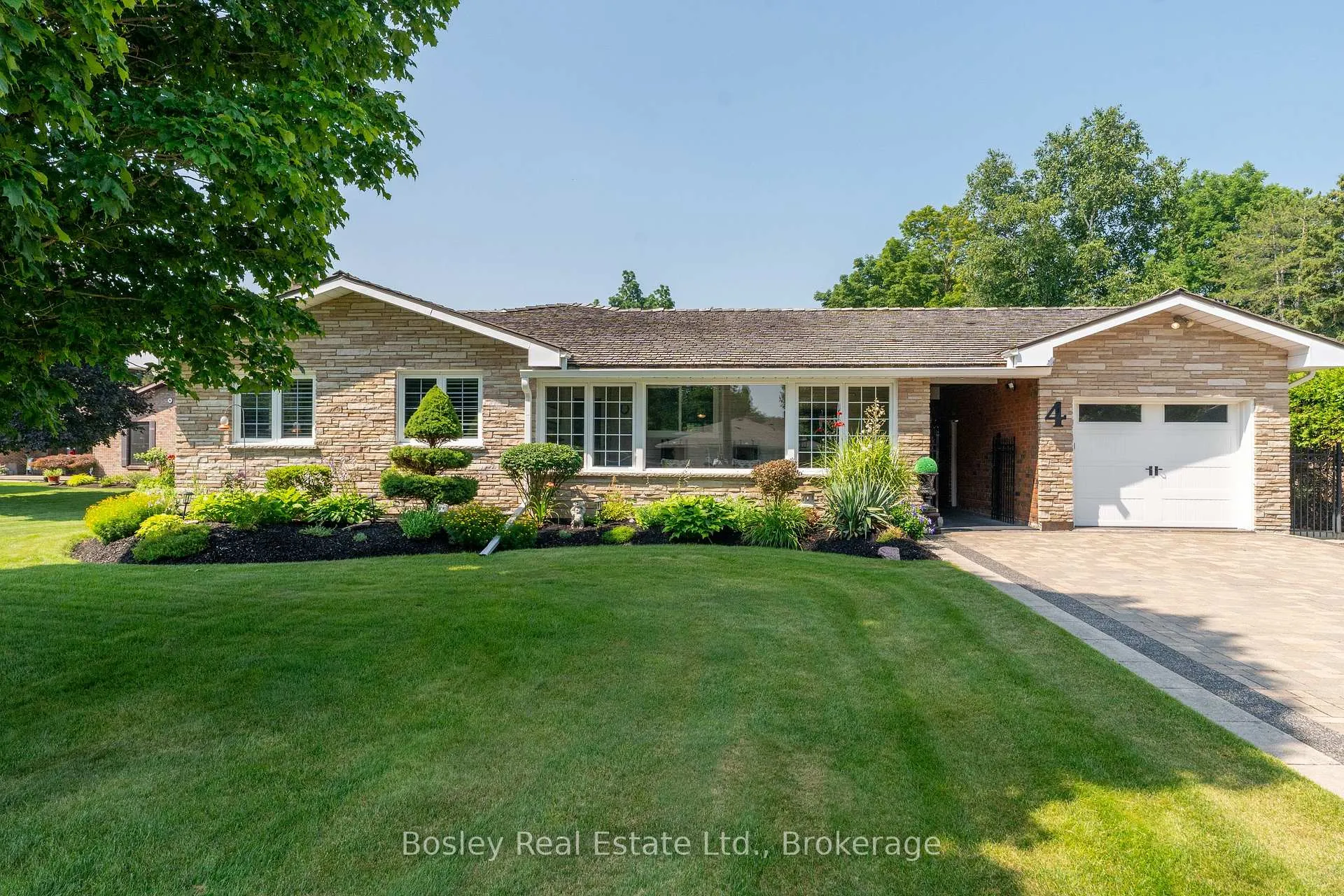 Photo 2 of 4 Colonial Drive, North Dumfries — HOMEH