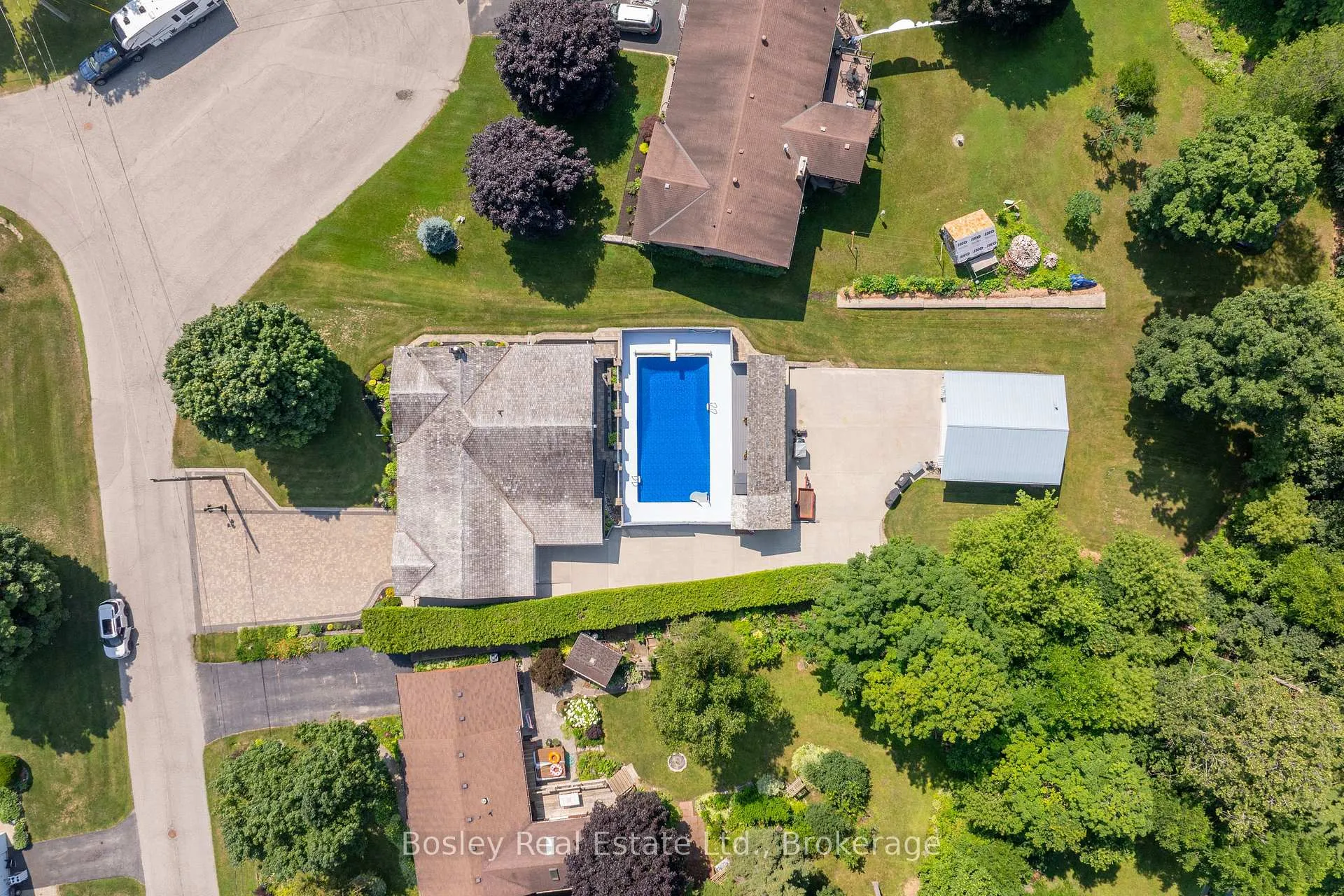 Photo 4 of 4 Colonial Drive, North Dumfries — HOMEH