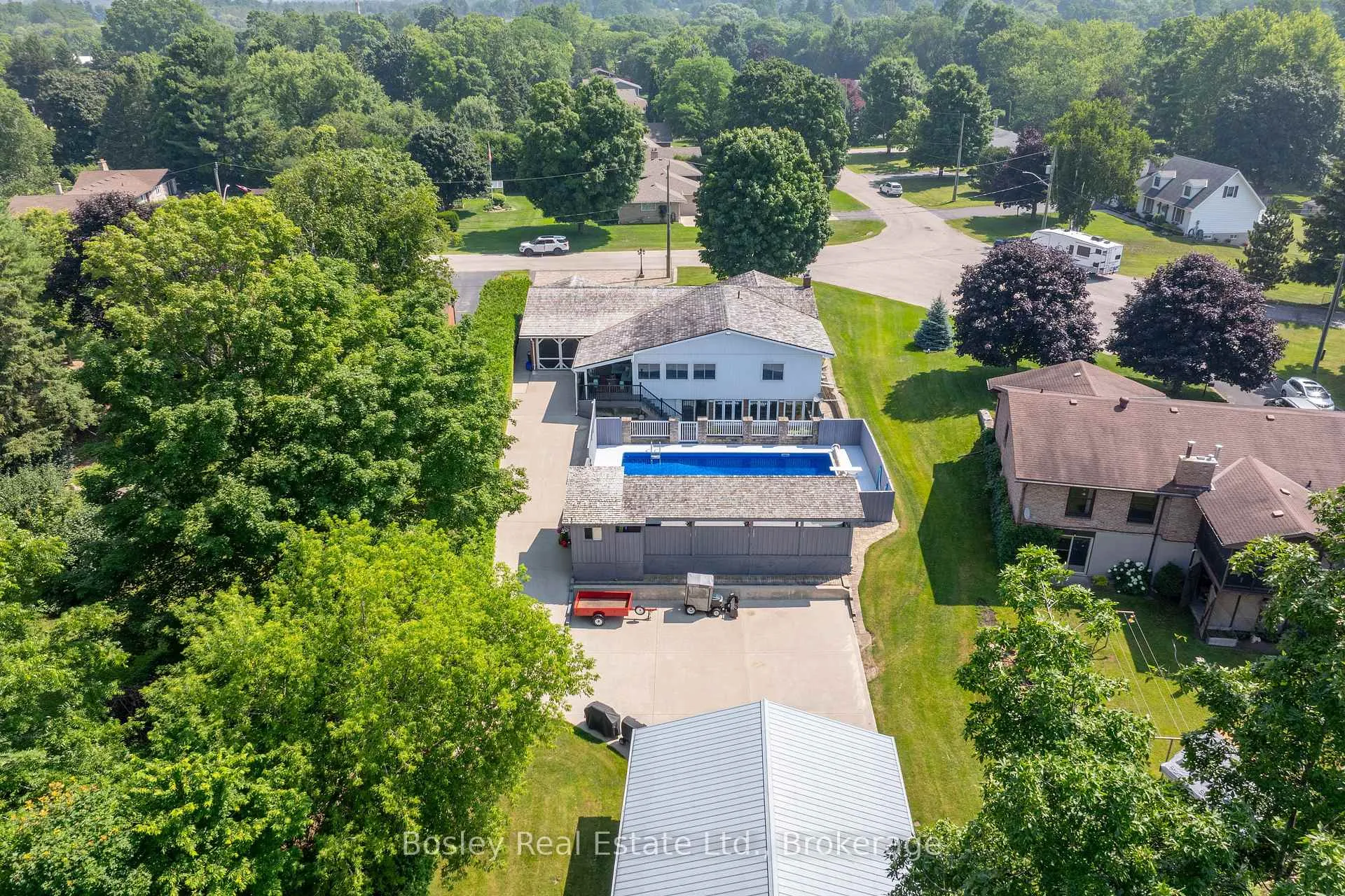 Photo 10 of 4 Colonial Drive, North Dumfries — HOMEH