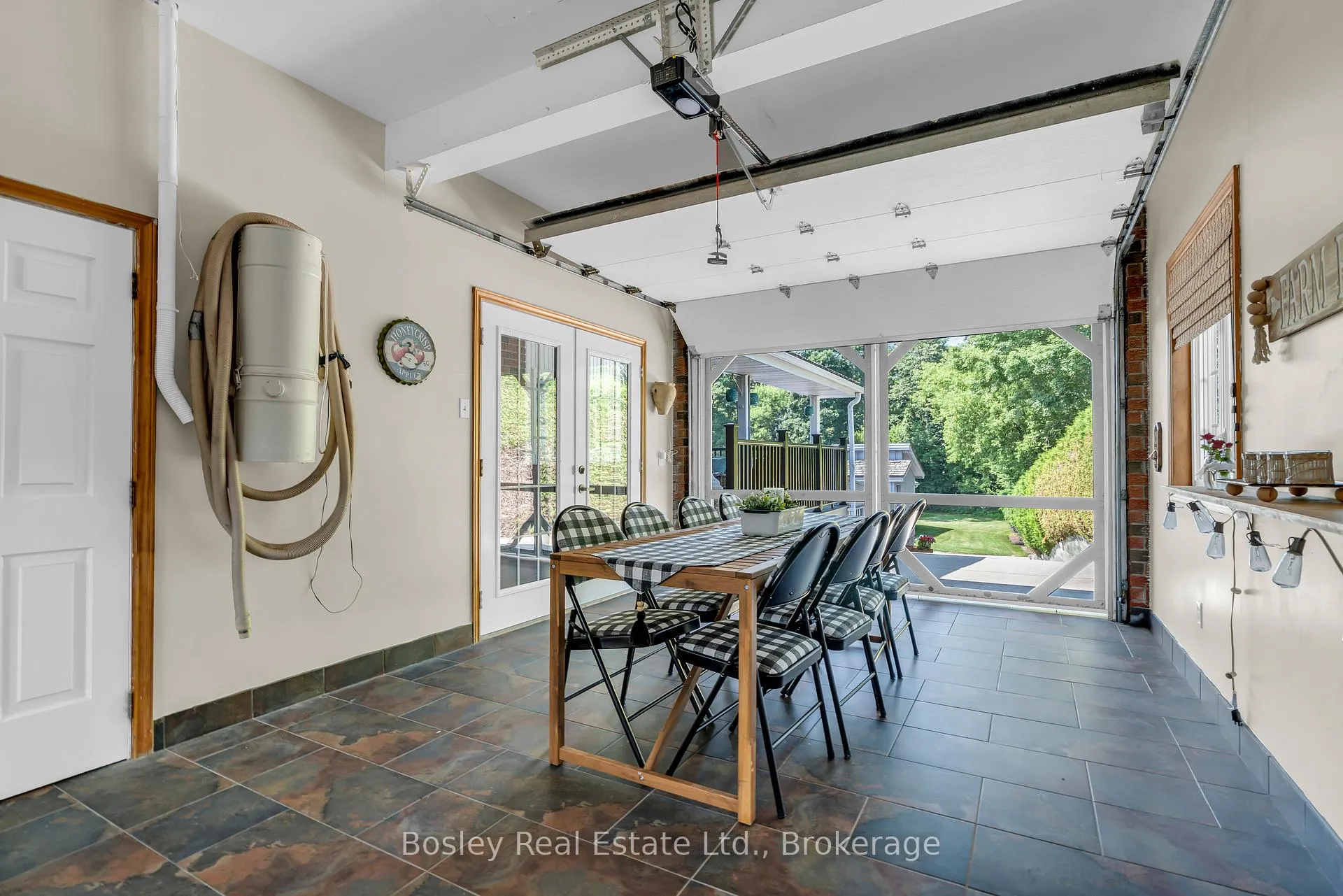 Photo 39 of 4 Colonial Drive, North Dumfries — HOMEH