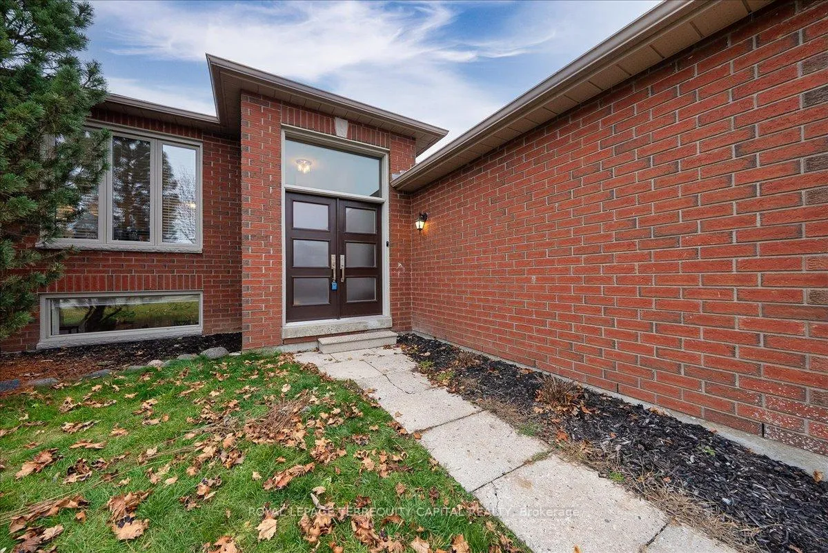 Photo 5 of 44 Ward Drive, Barrie, Painswick North — HOMEH