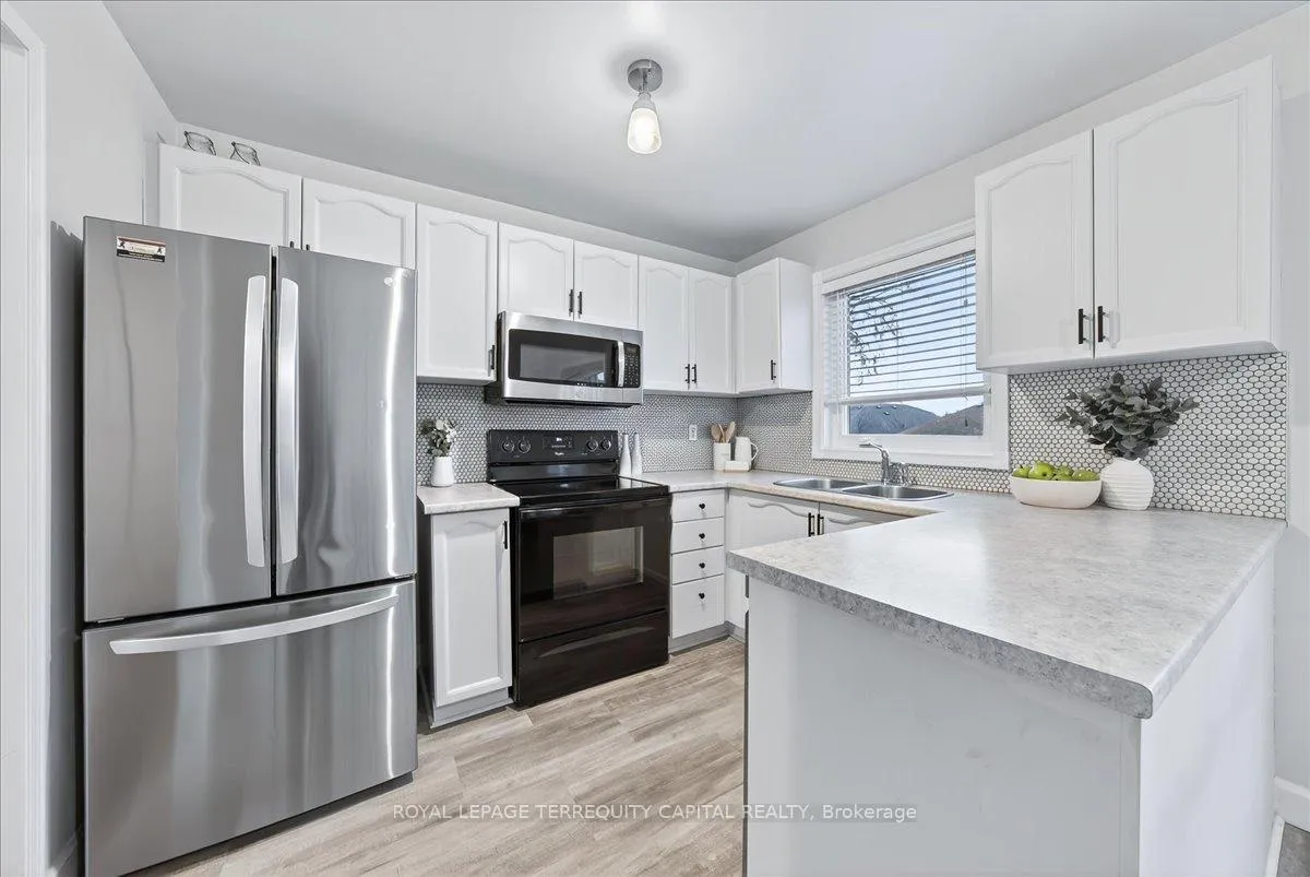 Photo 13 of 44 Ward Drive, Barrie, Painswick North — HOMEH