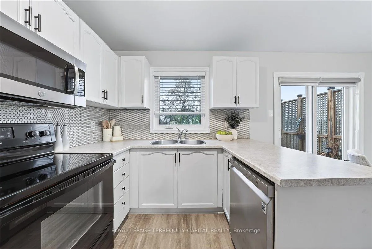 Photo 14 of 44 Ward Drive, Barrie, Painswick North — HOMEH