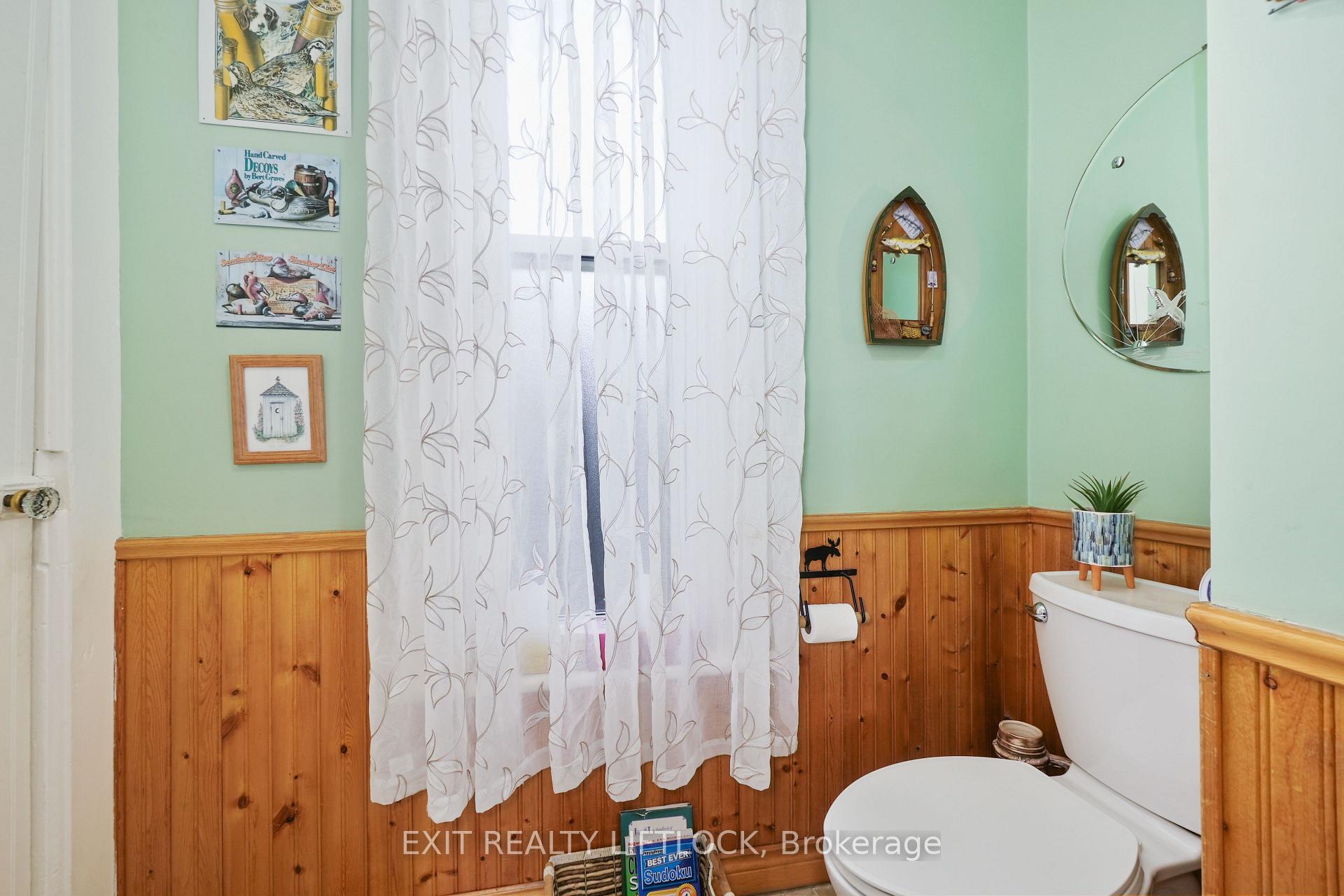Photo 14 of 218 Lee Street, Peterborough, Northcrest Ward 5 — HOMEH