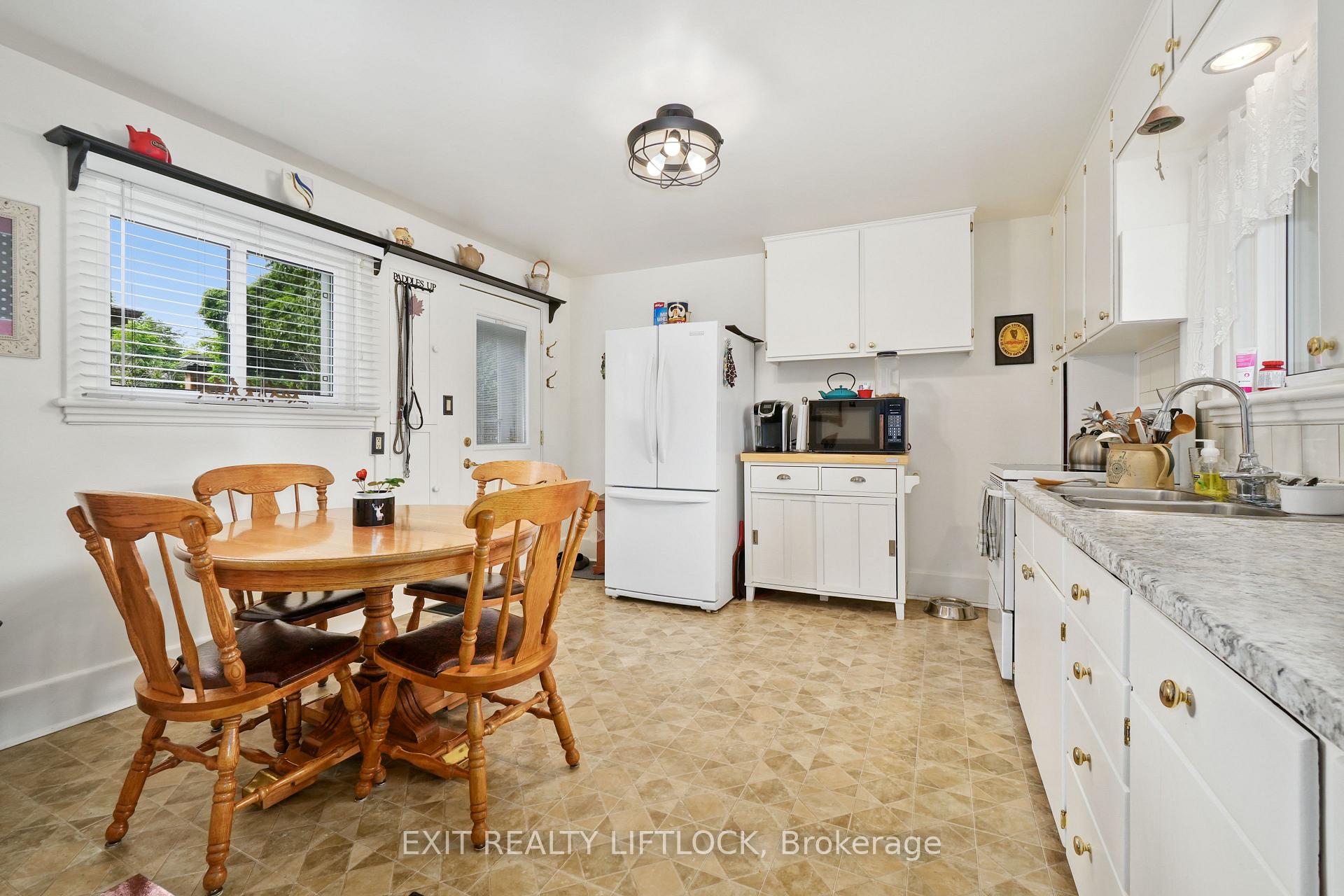 Photo 15 of 218 Lee Street, Peterborough, Northcrest Ward 5 — HOMEH