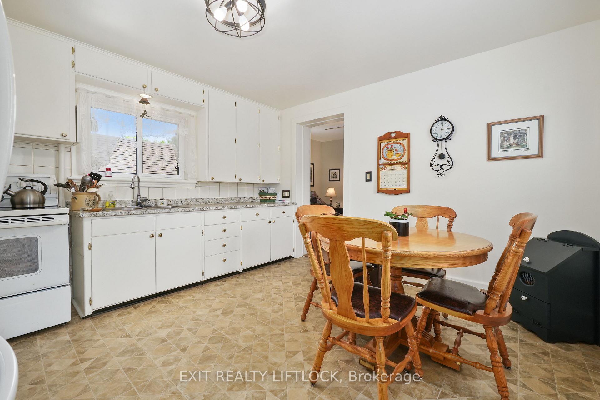 Photo 17 of 218 Lee Street, Peterborough, Northcrest Ward 5 — HOMEH