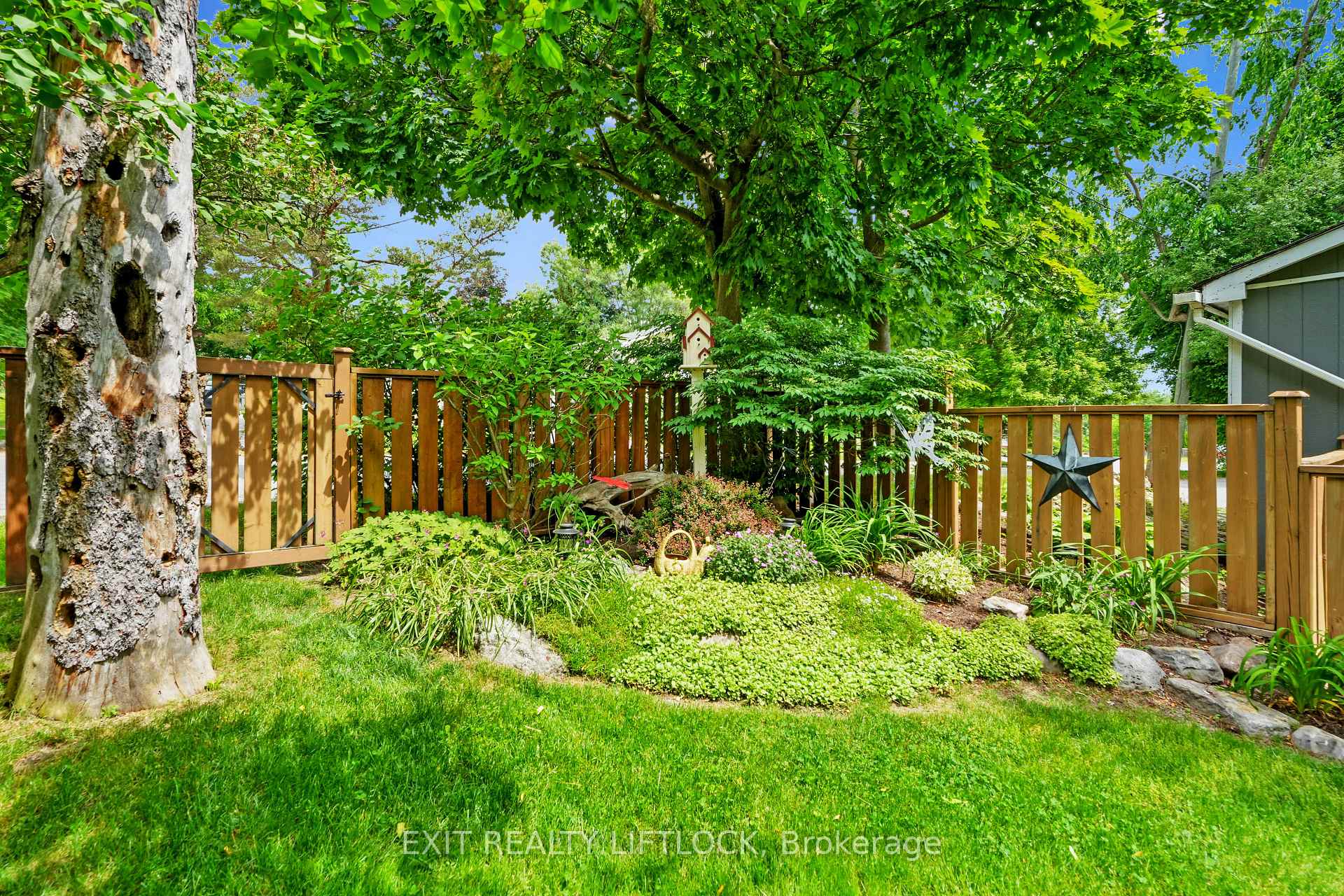Photo 38 of 218 Lee Street, Peterborough, Northcrest Ward 5 — HOMEH