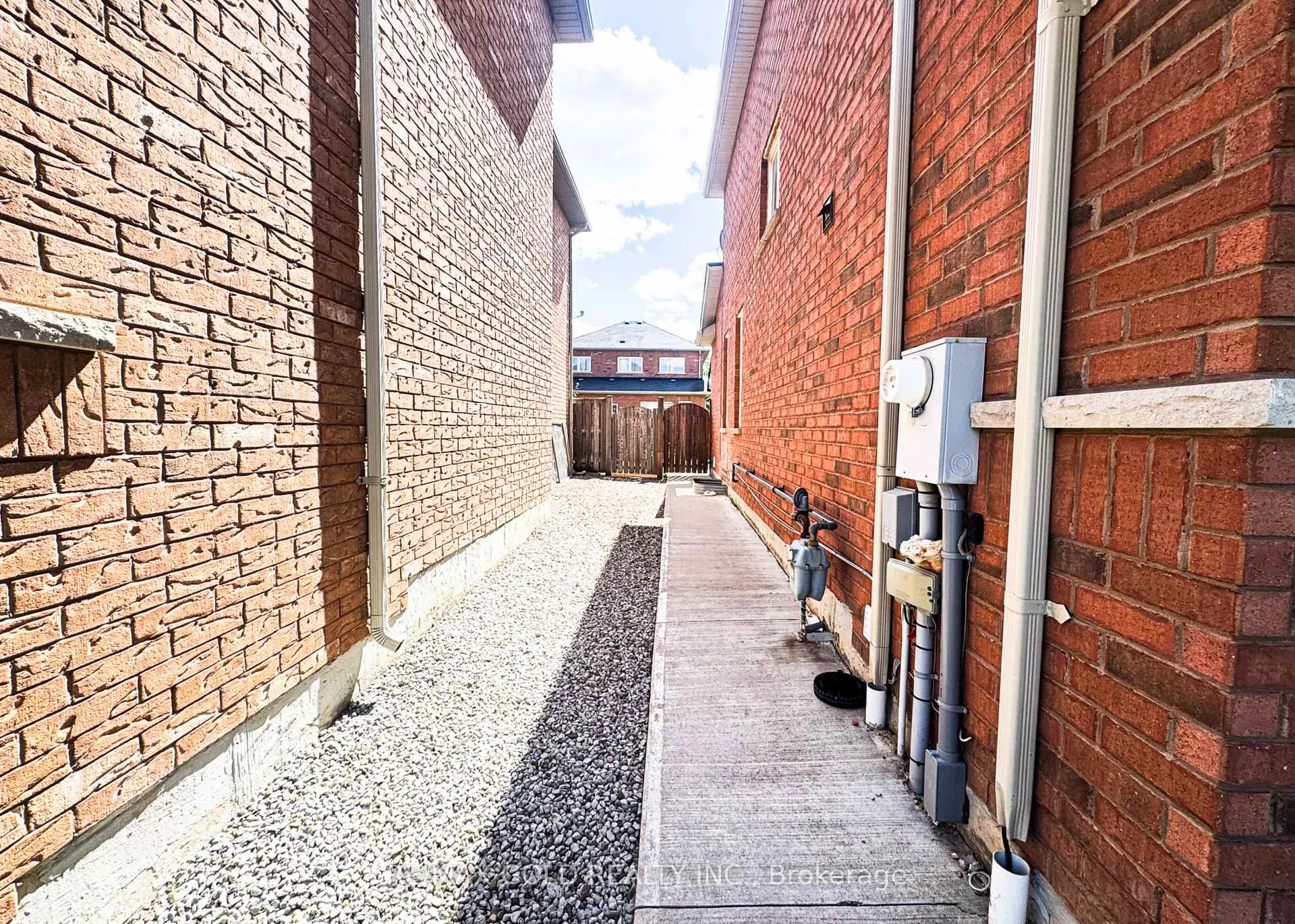 Photo 9 of Unit Basement, 9 Hybrid Street, Brampton, Northwest Sandalwood Parkway — HOMEH