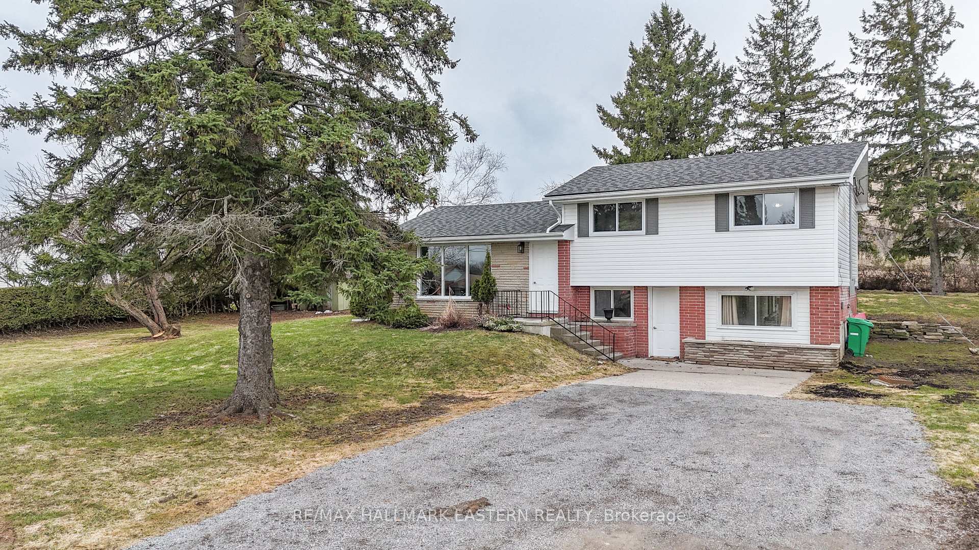 Photo 4 of 204 Hillview Drive, Peterborough, Northcrest Ward 5 — HOMEH