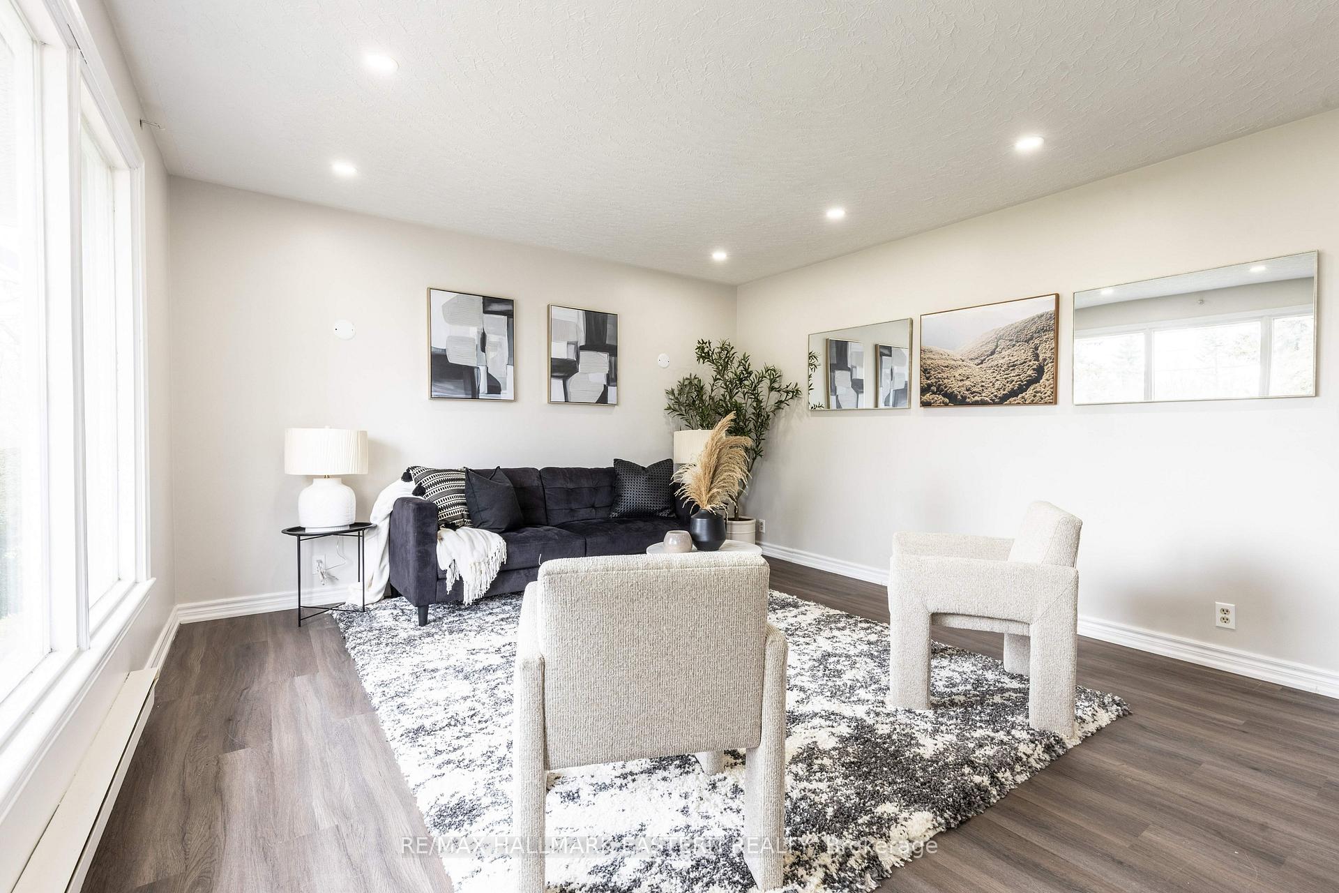 Photo 7 of 204 Hillview Drive, Peterborough, Northcrest Ward 5 — HOMEH