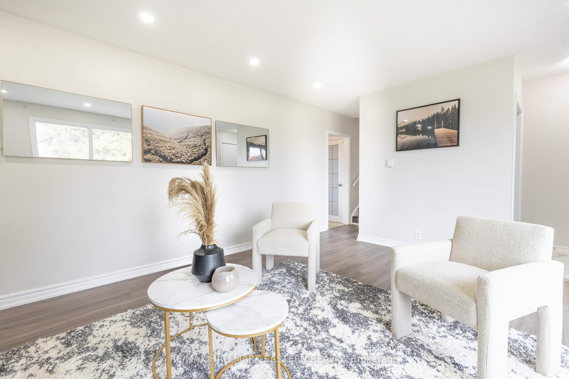 Photo 9 of 204 Hillview Drive, Peterborough, Northcrest Ward 5 — HOMEH