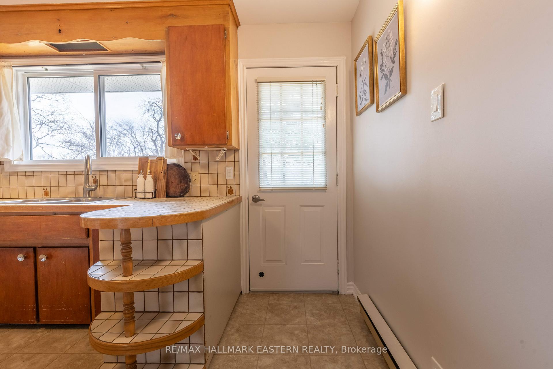 Photo 10 of 204 Hillview Drive, Peterborough, Northcrest Ward 5 — HOMEH