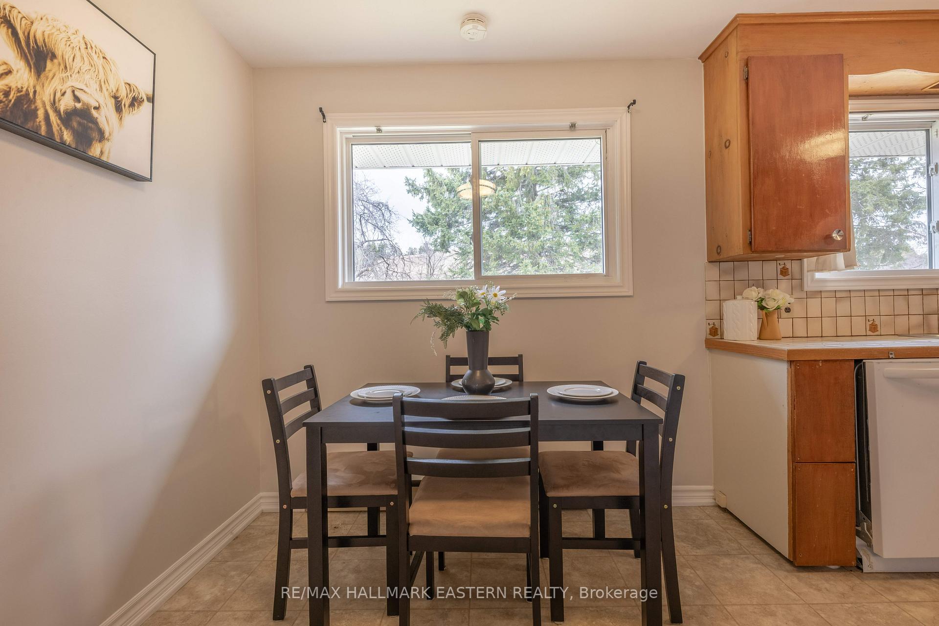 Photo 12 of 204 Hillview Drive, Peterborough, Northcrest Ward 5 — HOMEH