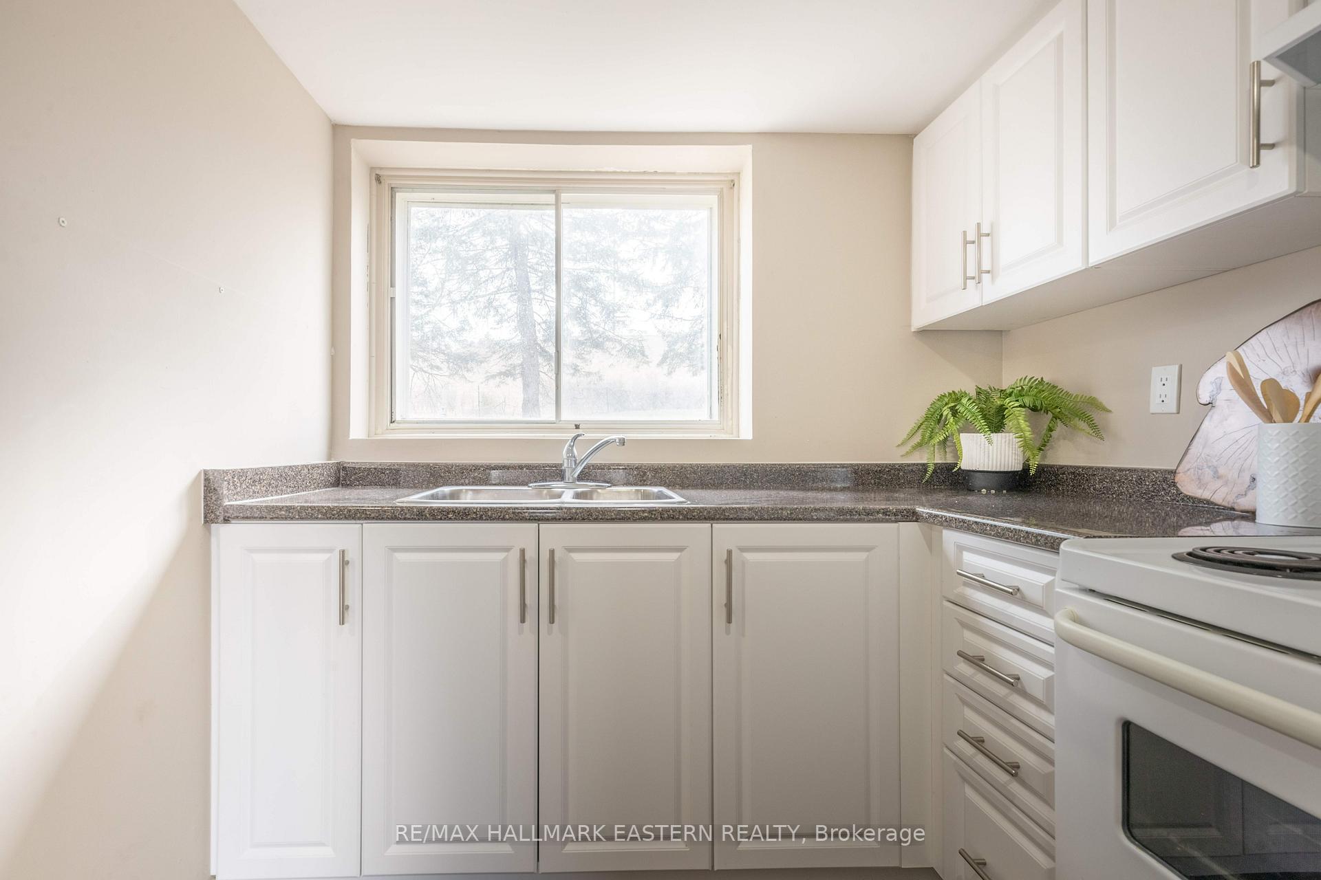 Photo 26 of 204 Hillview Drive, Peterborough, Northcrest Ward 5 — HOMEH
