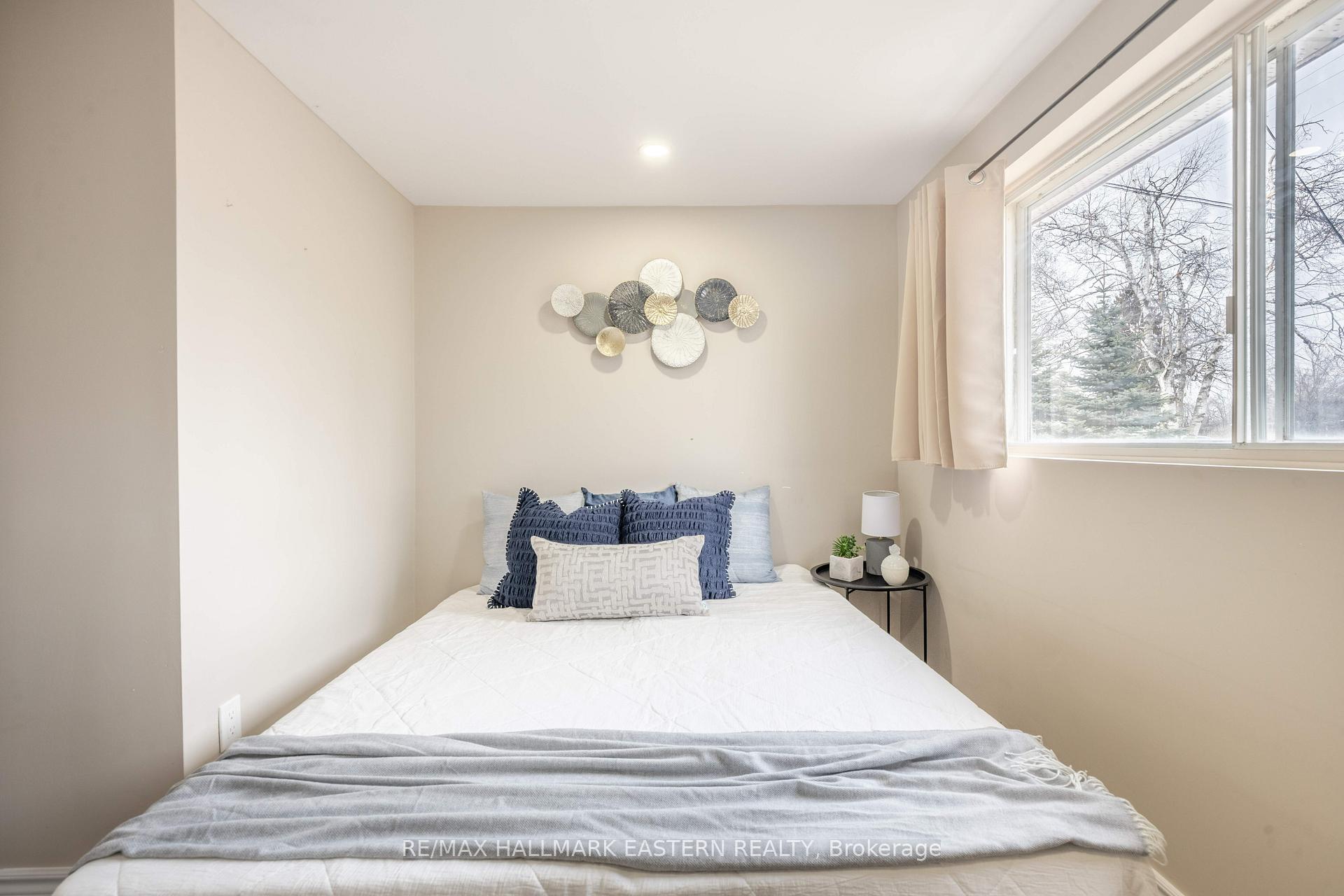 Photo 28 of 204 Hillview Drive, Peterborough, Northcrest Ward 5 — HOMEH