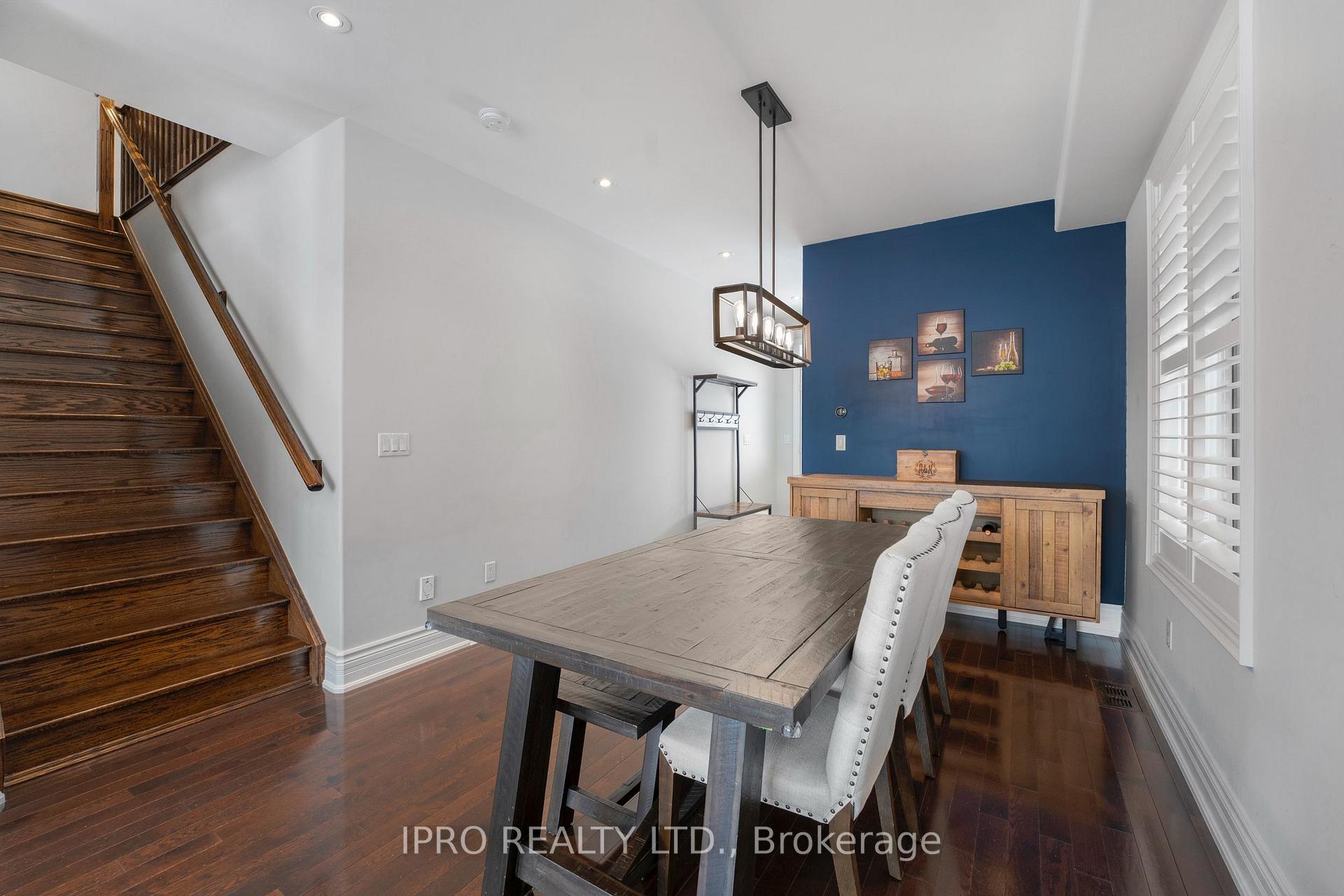 Photo 6 of 315 Malboeuf Court, Milton, Scott — HOMEH