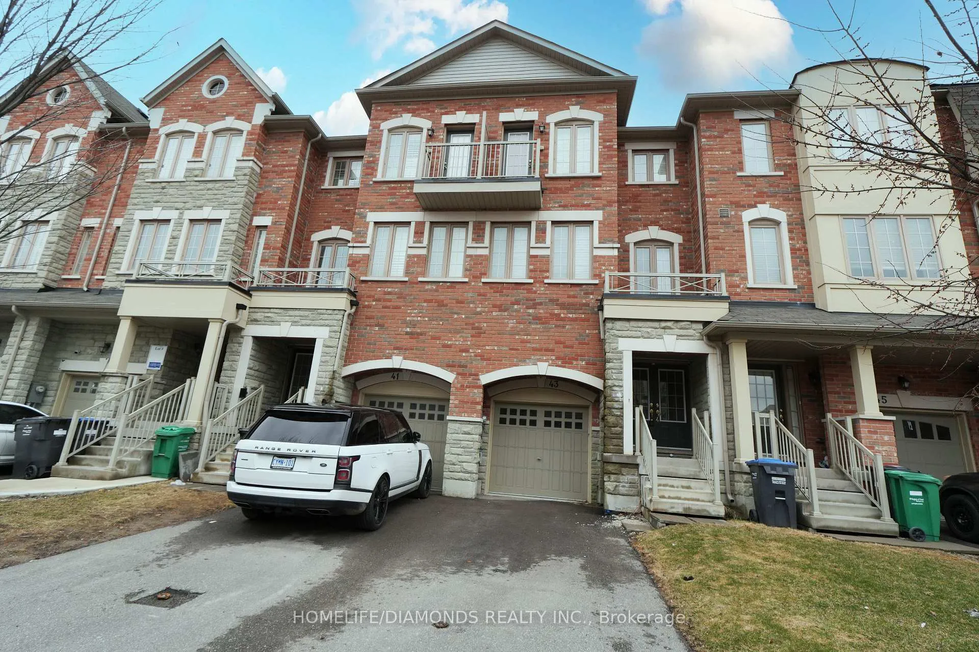 Photo 3 of 43 Sprucewood Road, Brampton, Heart Lake — HOMEH