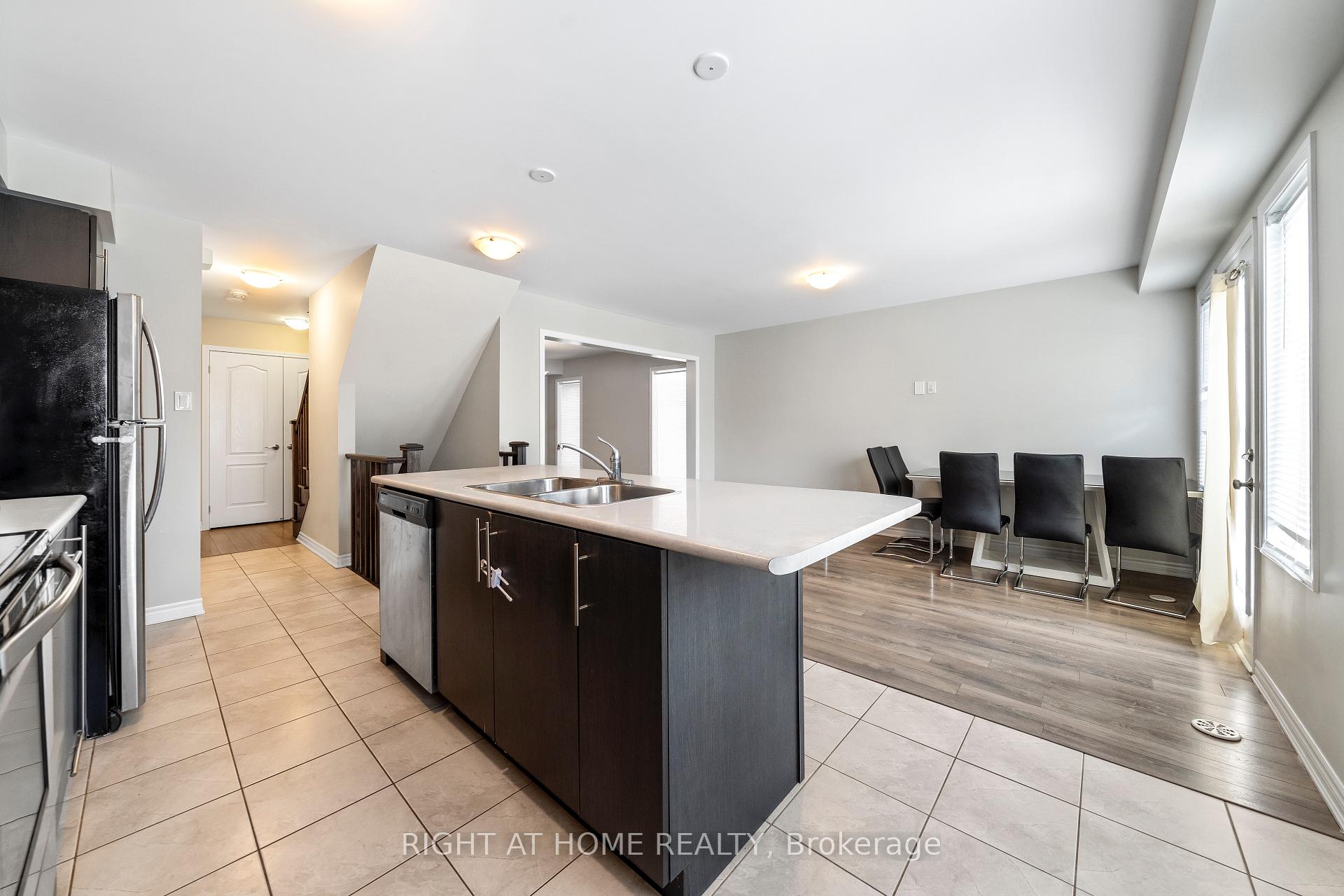Photo 10 of 289 Casson Point, Milton, Ford — HOMEH