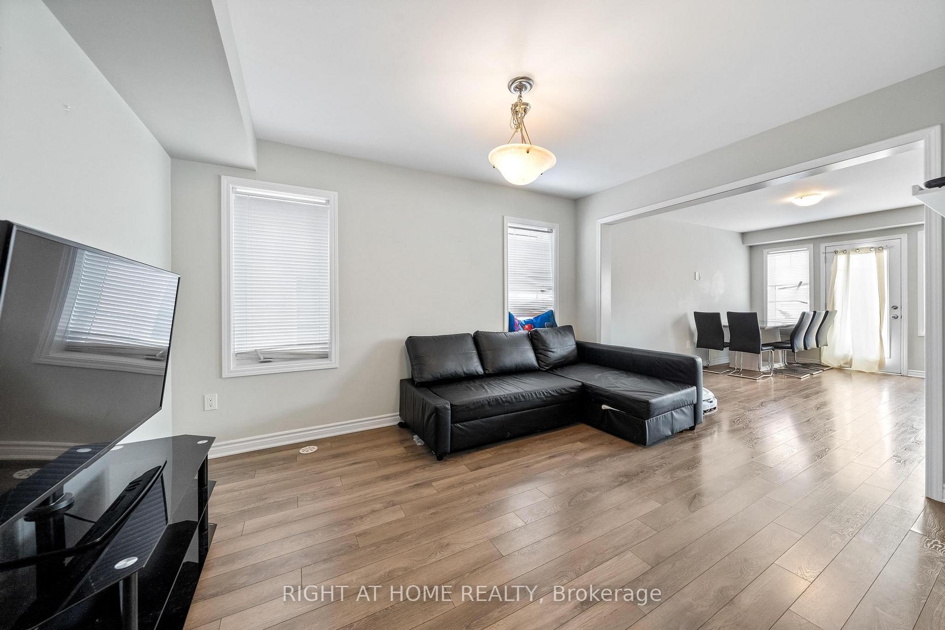 Photo 13 of 289 Casson Point, Milton, Ford — HOMEH