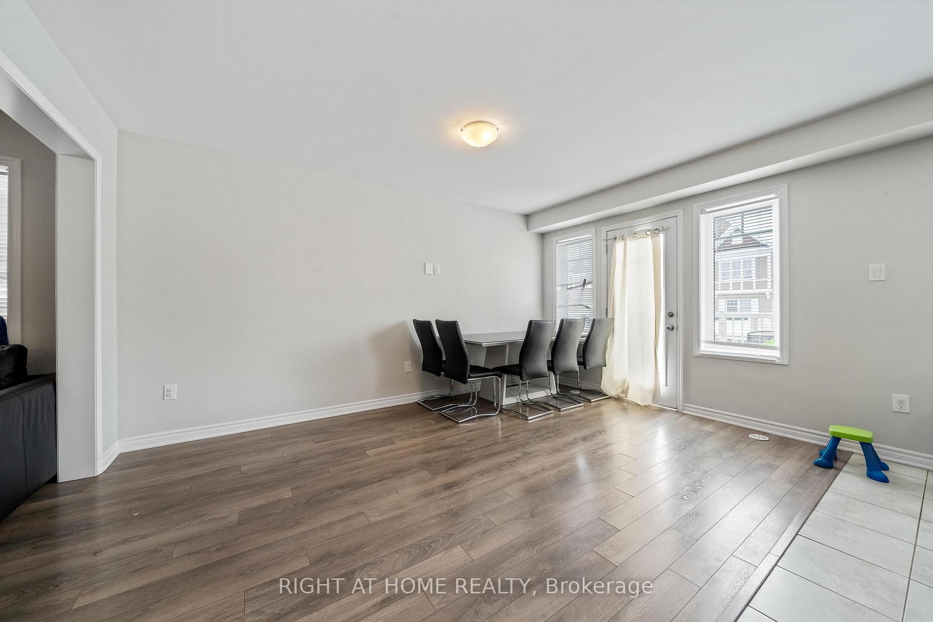 Photo 15 of 289 Casson Point, Milton, Ford — HOMEH