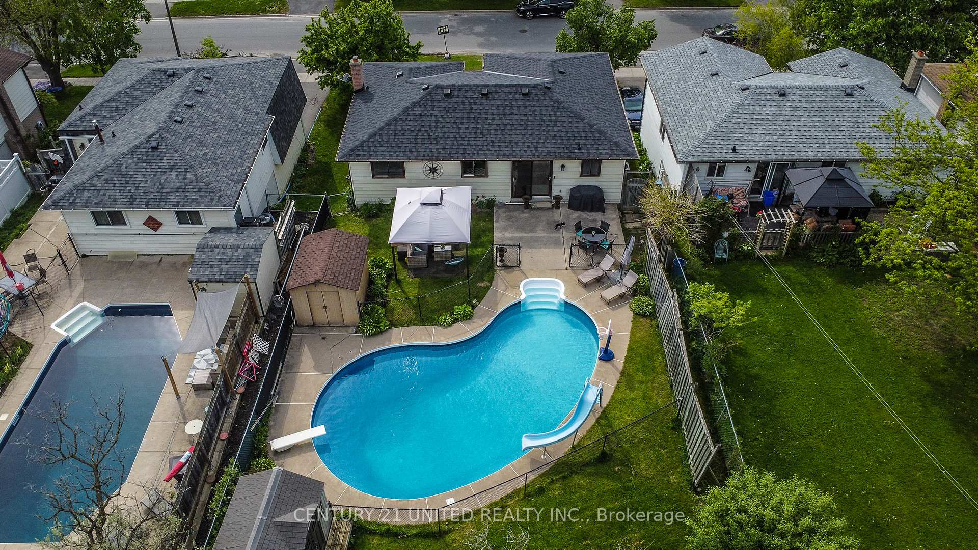 Photo 2 of 2046 Meadowview Road, Peterborough, Ashburnham Ward 4 — HOMEH