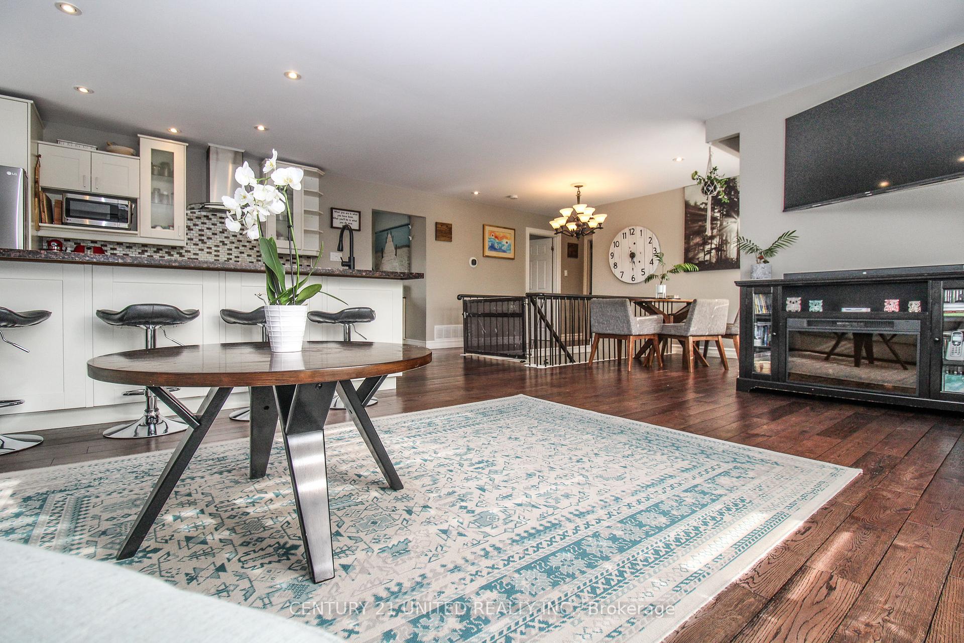 Photo 11 of 2046 Meadowview Road, Peterborough, Ashburnham Ward 4 — HOMEH