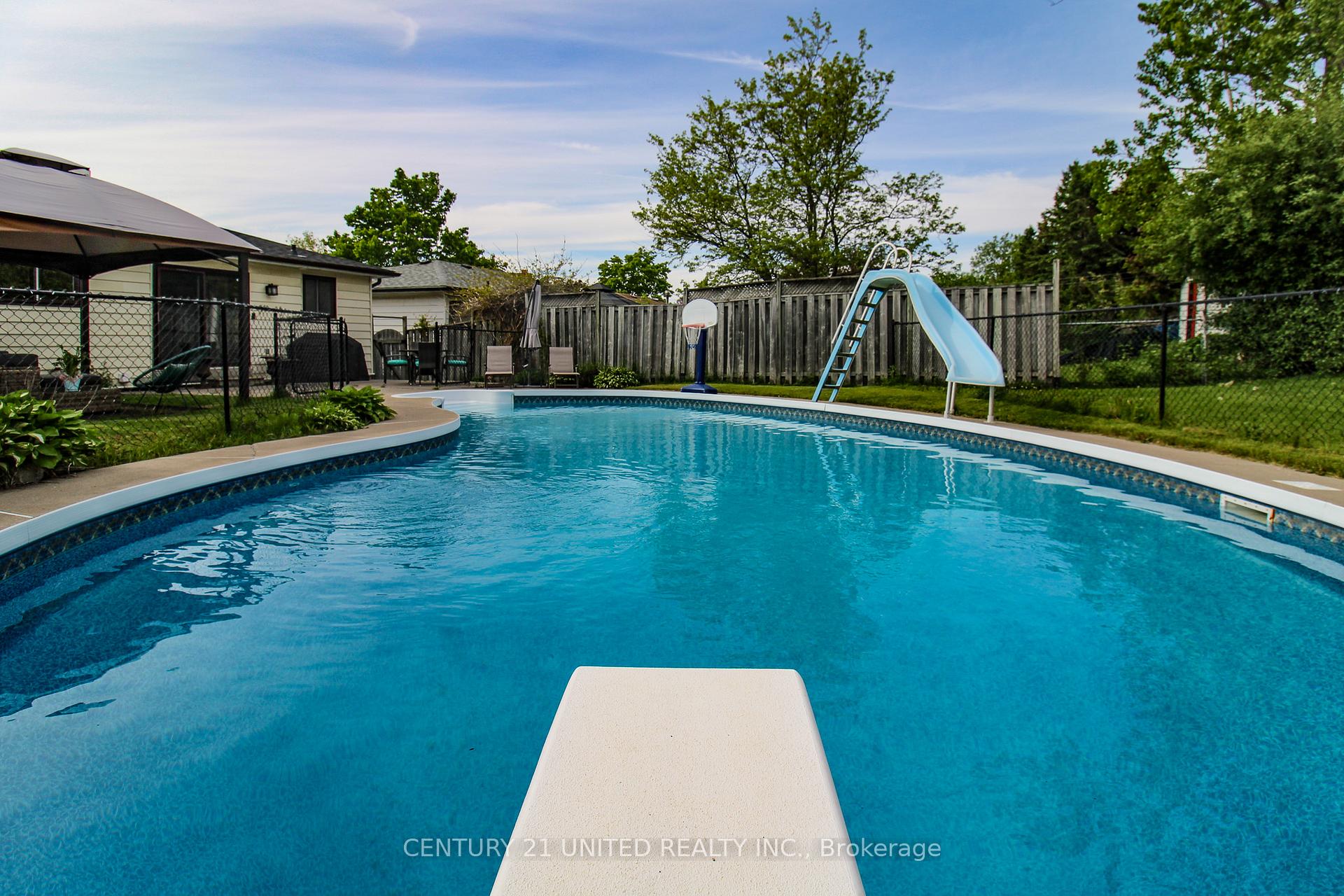 Photo 36 of 2046 Meadowview Road, Peterborough, Ashburnham Ward 4 — HOMEH