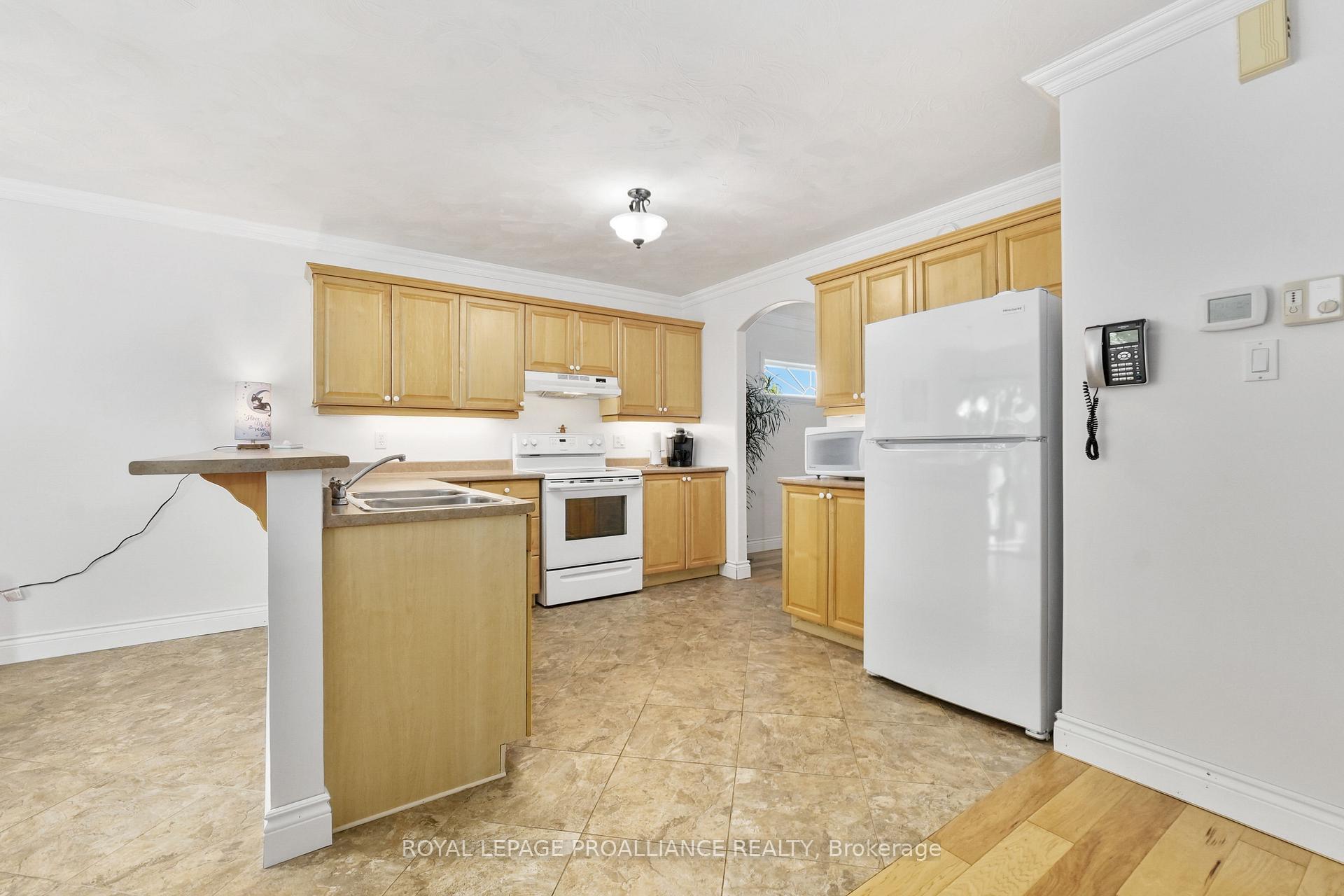 Photo 18 of 3 Sanderson Court, Peterborough, Northcrest Ward 5 — HOMEH