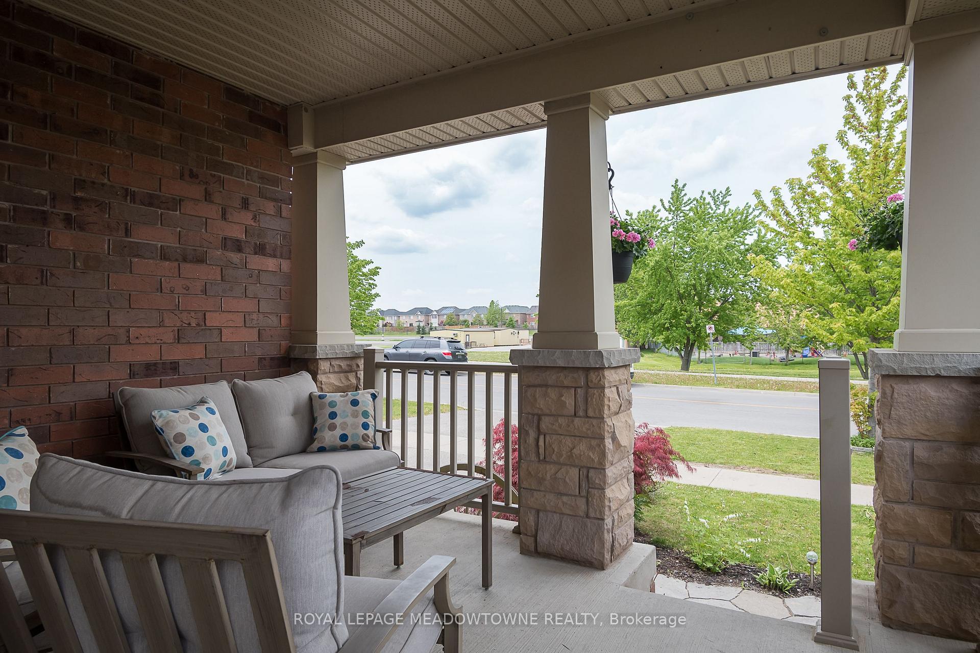 Photo 4 of 988 Clark Boulevard, Milton, Coates — HOMEH