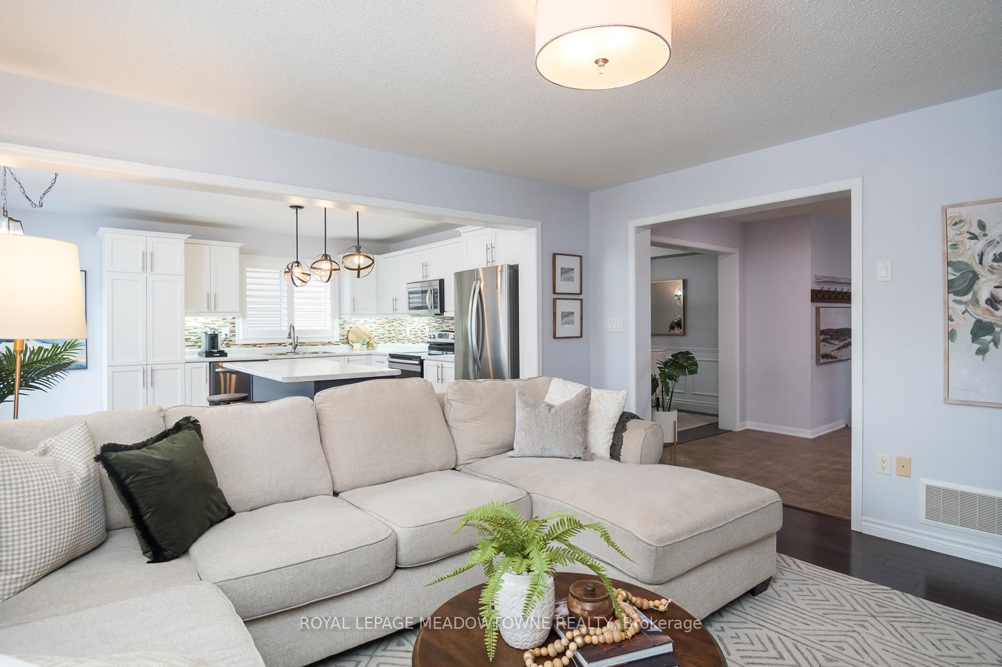 Photo 10 of 988 Clark Boulevard, Milton, Coates — HOMEH