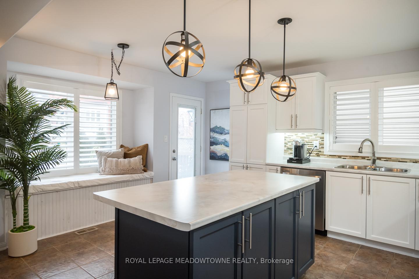 Photo 15 of 988 Clark Boulevard, Milton, Coates — HOMEH