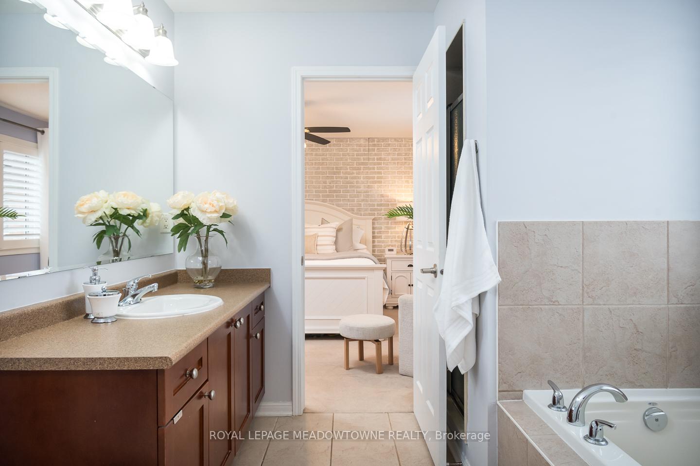 Photo 24 of 988 Clark Boulevard, Milton, Coates — HOMEH