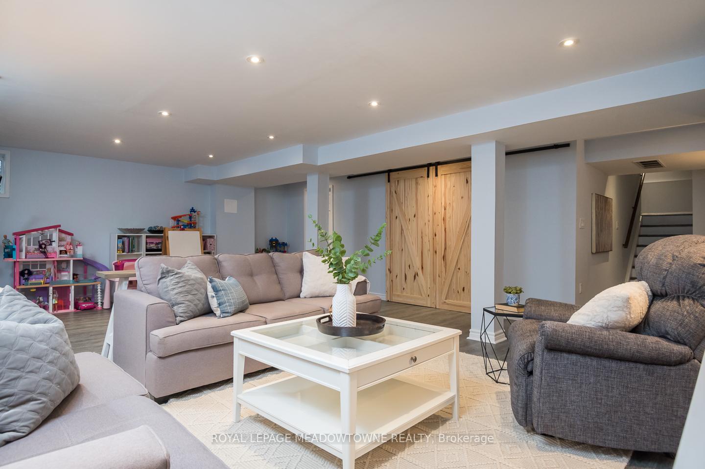 Photo 36 of 988 Clark Boulevard, Milton, Coates — HOMEH