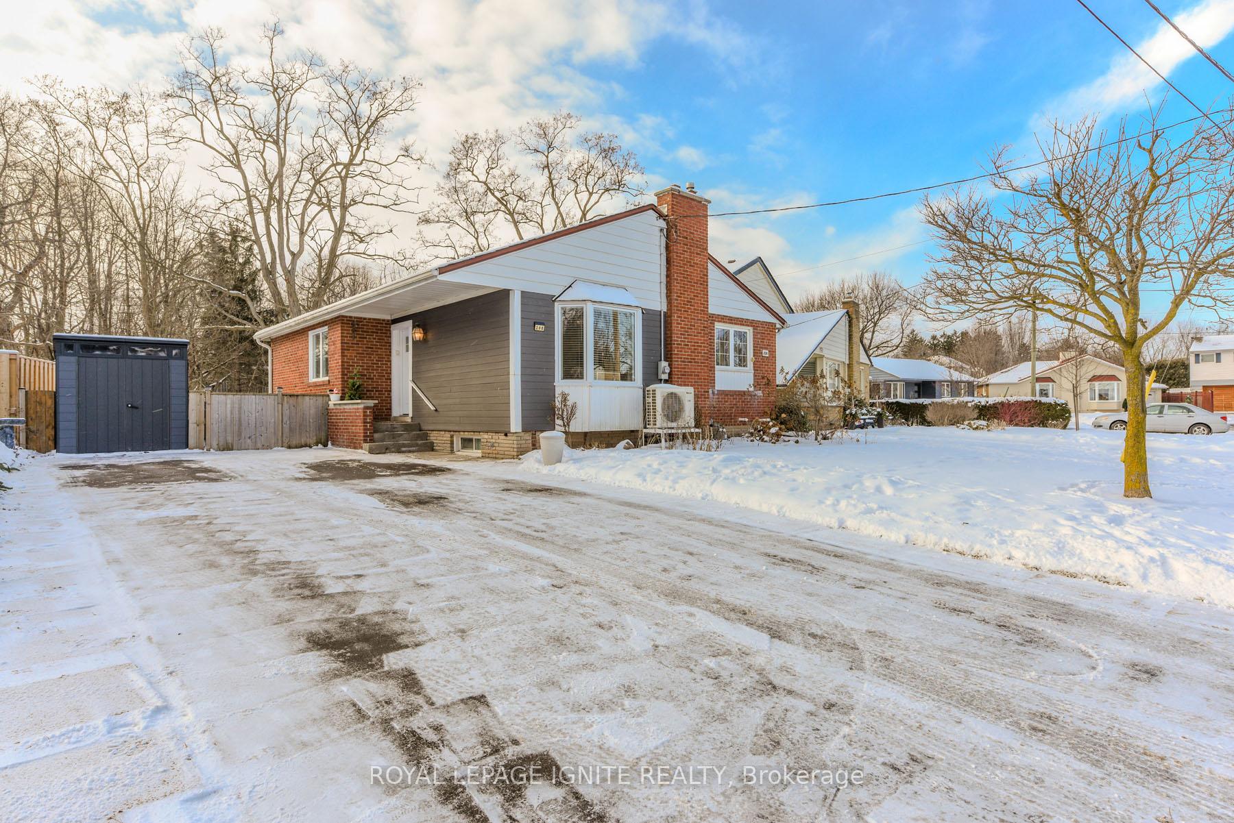 Front of 208 Riverplace Crescent