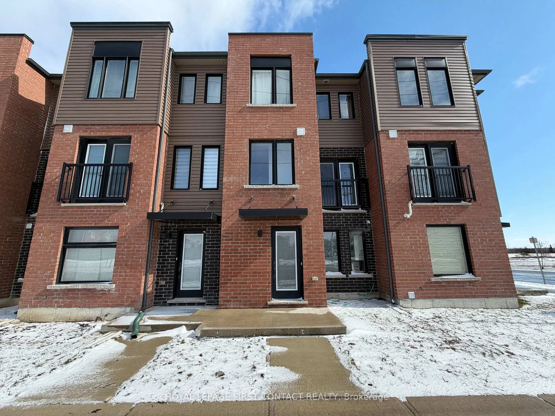 Photo 1 of 3 Fairlane Avenue, Barrie, Painswick South — HOMEH